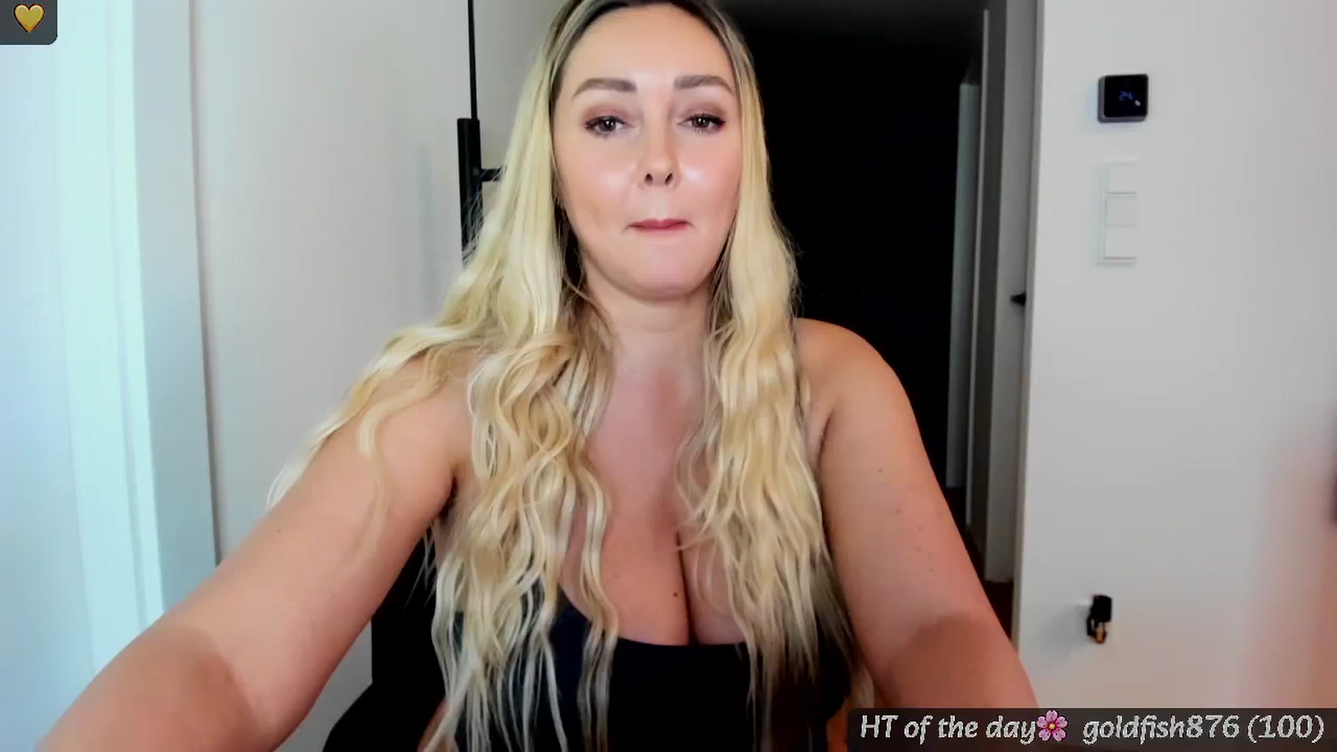 Gallery image thumbnail from Mi_Ha's myfreecams stream on, 05/21/2025, 16:38 image 4 of 20