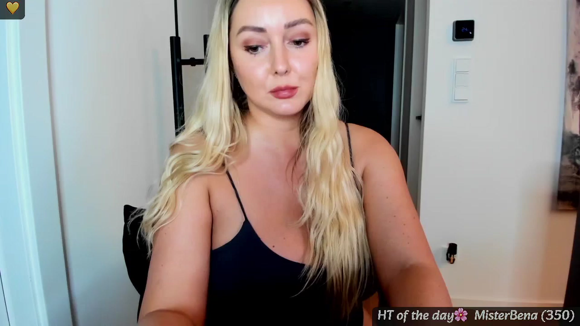 Gallery image thumbnail from Mi_Ha's myfreecams stream on, 05/21/2025, 16:38 image 19 of 20