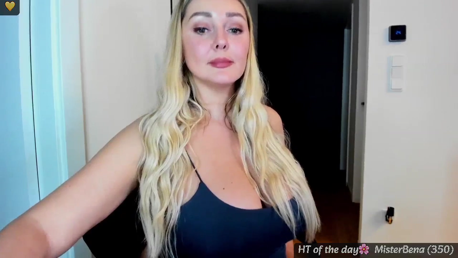 Gallery image thumbnail from Mi_Ha's myfreecams stream on, 05/21/2025, 23:14 image 17 of 20