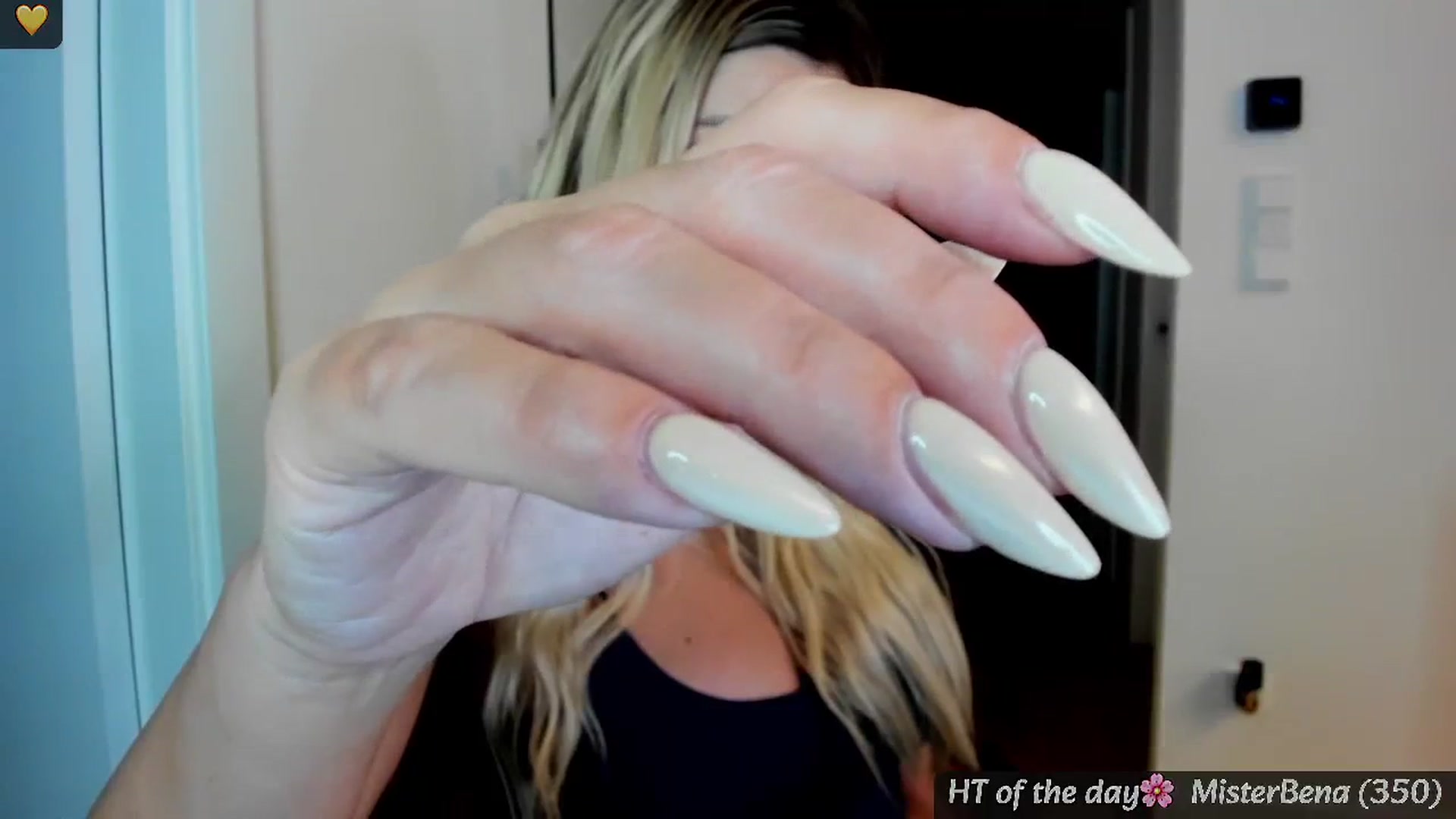 Gallery image thumbnail from Mi_Ha's myfreecams stream on, 05/21/2025, 23:14 image 15 of 20