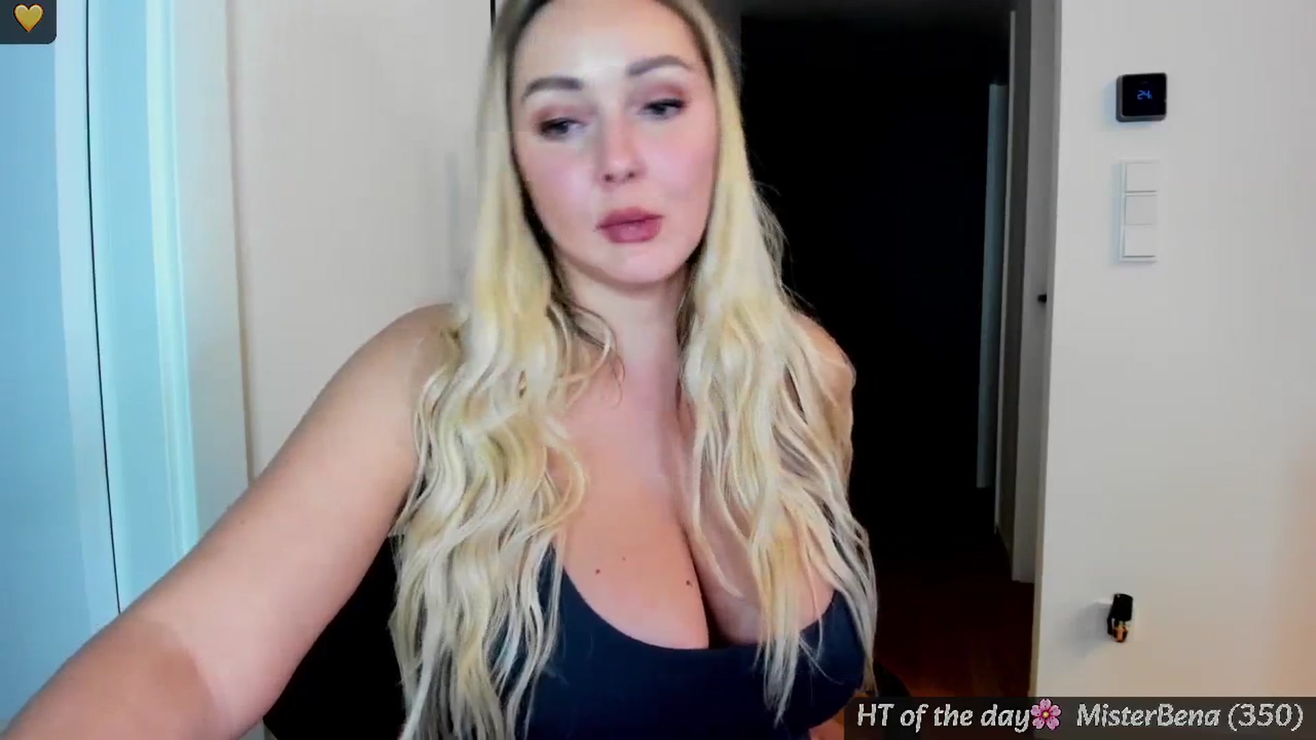 Gallery image thumbnail from Mi_Ha's myfreecams stream on, 05/21/2025, 23:14 image 19 of 20