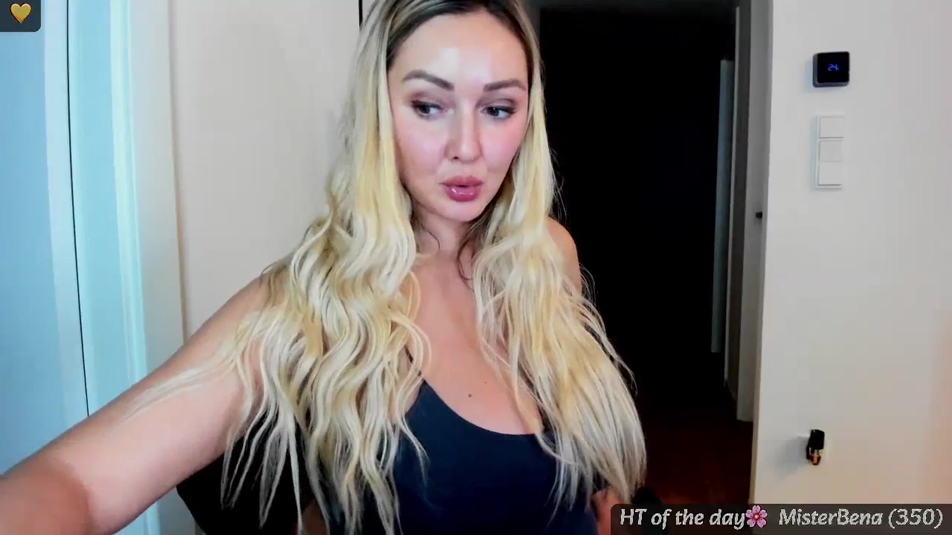 Gallery image thumbnail from Mi_Ha's myfreecams stream on, 05/21/2025, 23:14 image 16 of 20
