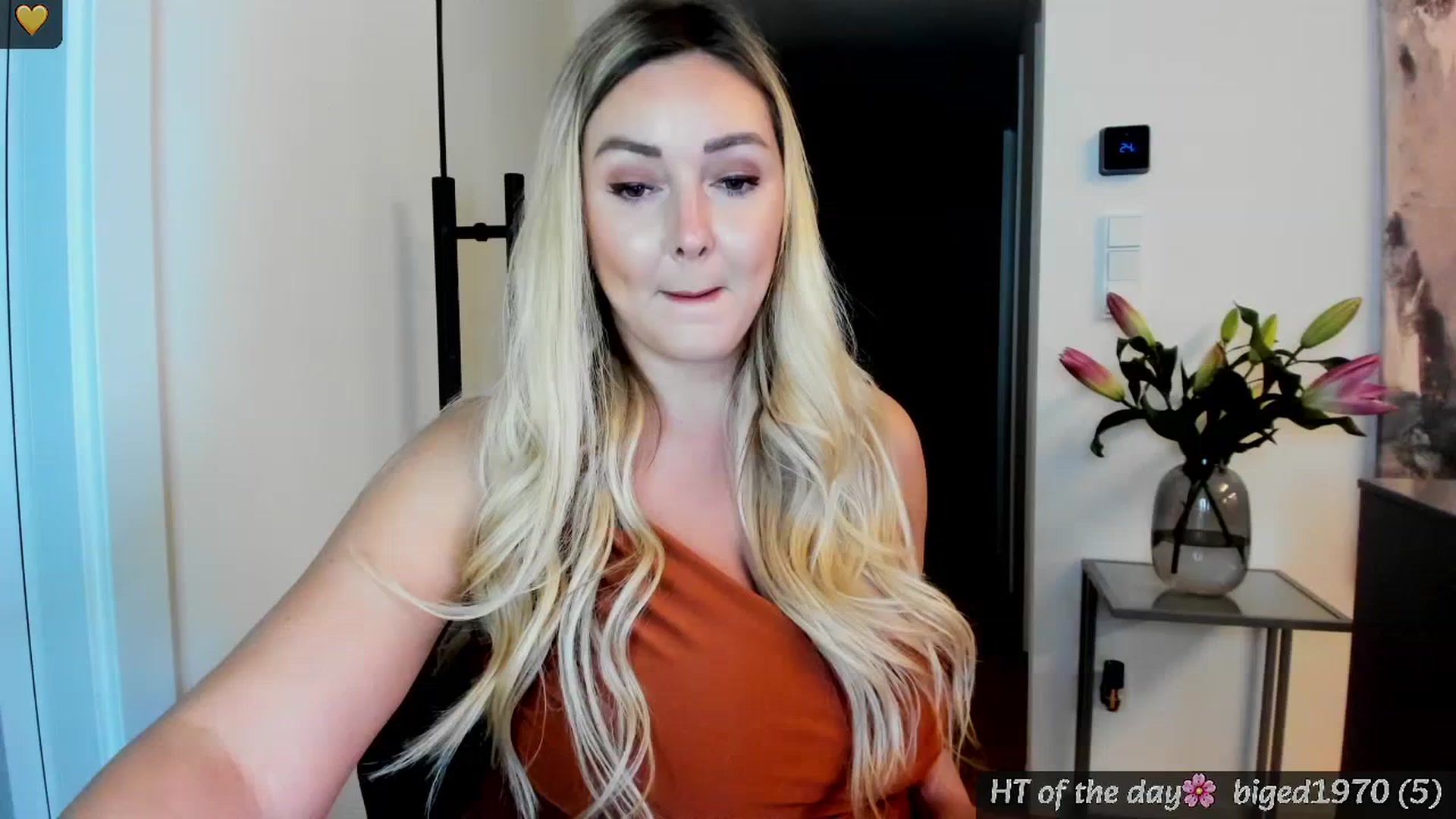 Gallery image thumbnail from Mi_Ha's myfreecams stream on, 05/25/2025, 13:59 image 12 of 20