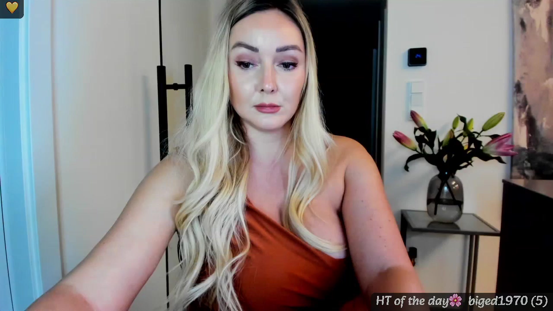 Gallery image thumbnail from Mi_Ha's myfreecams stream on, 05/25/2025, 14:15 image 19 of 20