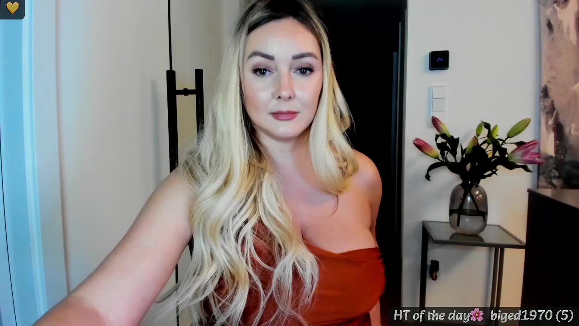 Gallery image thumbnail from Mi_Ha's myfreecams stream on, 05/25/2025, 14:53 image 3 of 20