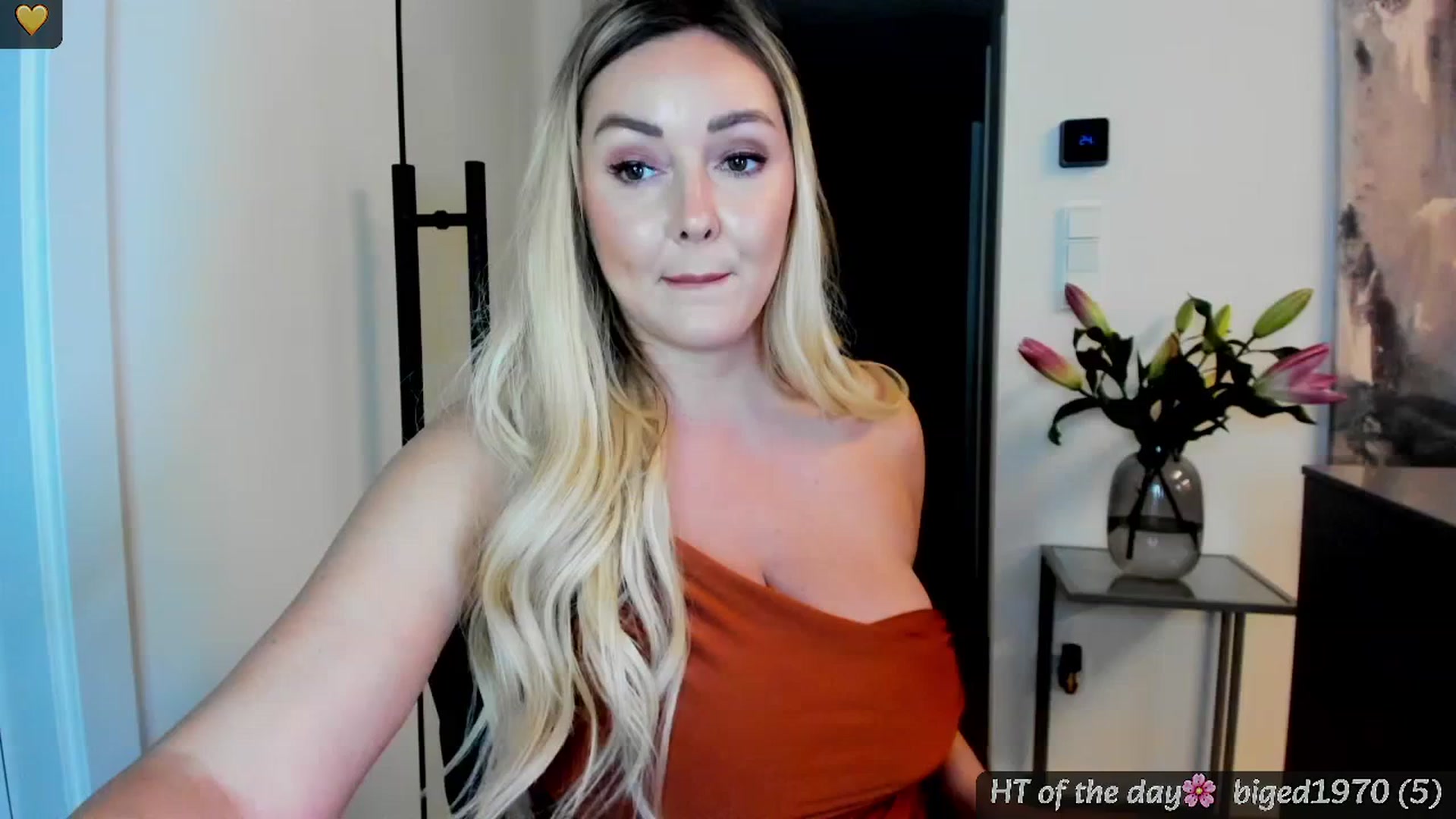 Gallery image thumbnail from Mi_Ha's myfreecams stream on, 05/25/2025, 14:53 image 14 of 20