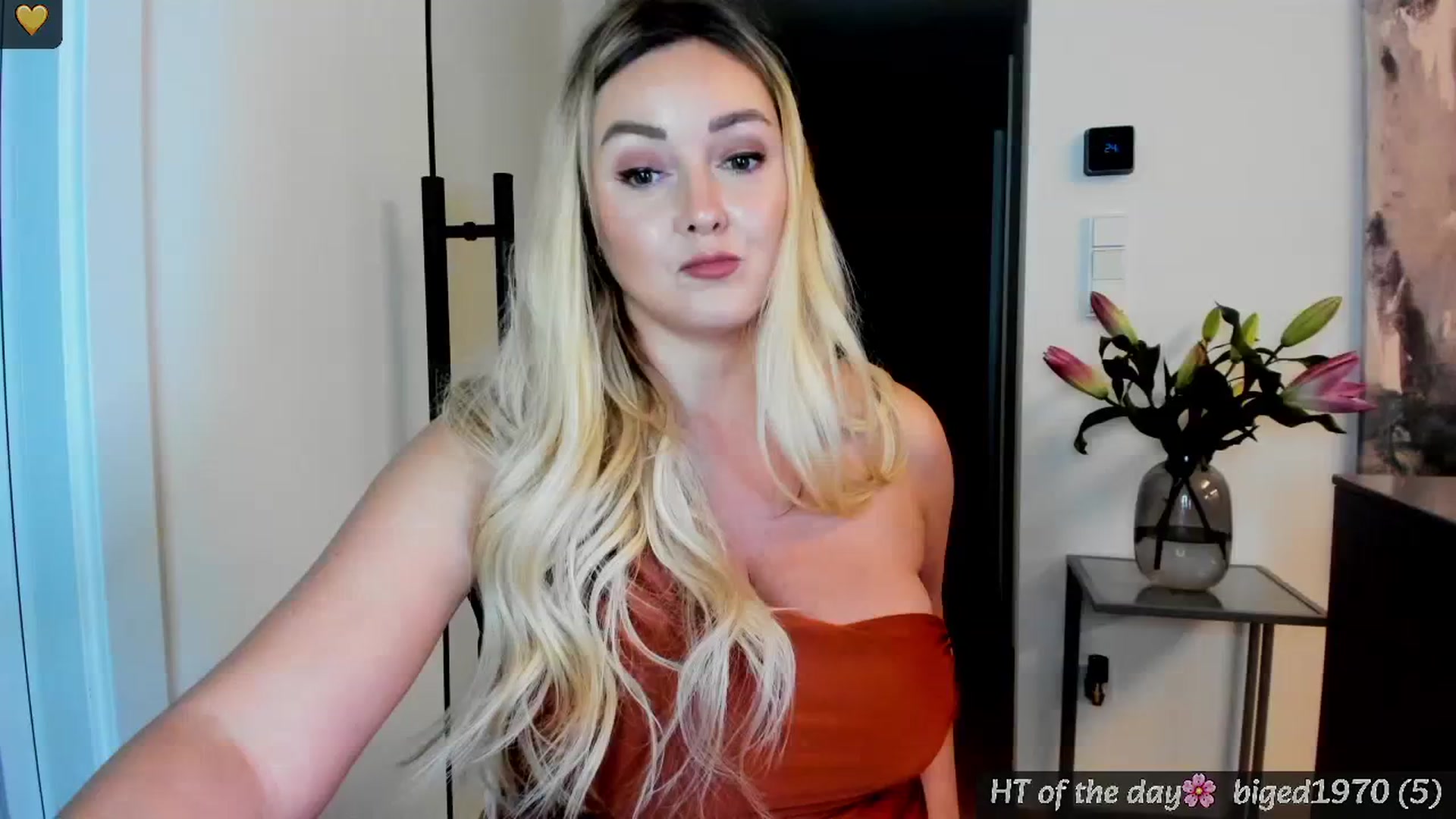 Gallery image thumbnail from Mi_Ha's myfreecams stream on, 05/25/2025, 14:53 image 4 of 20
