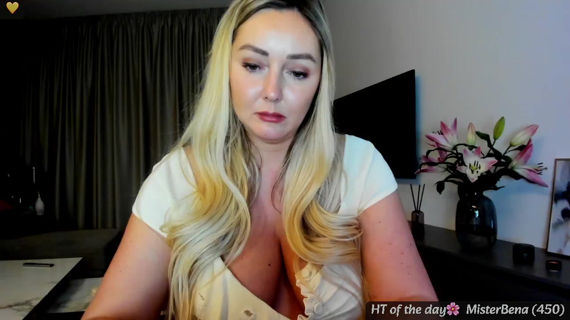 Gallery image thumbnail from Mi_Ha's myfreecams stream on, 05/28/2025, 17:53 image 15 of 20