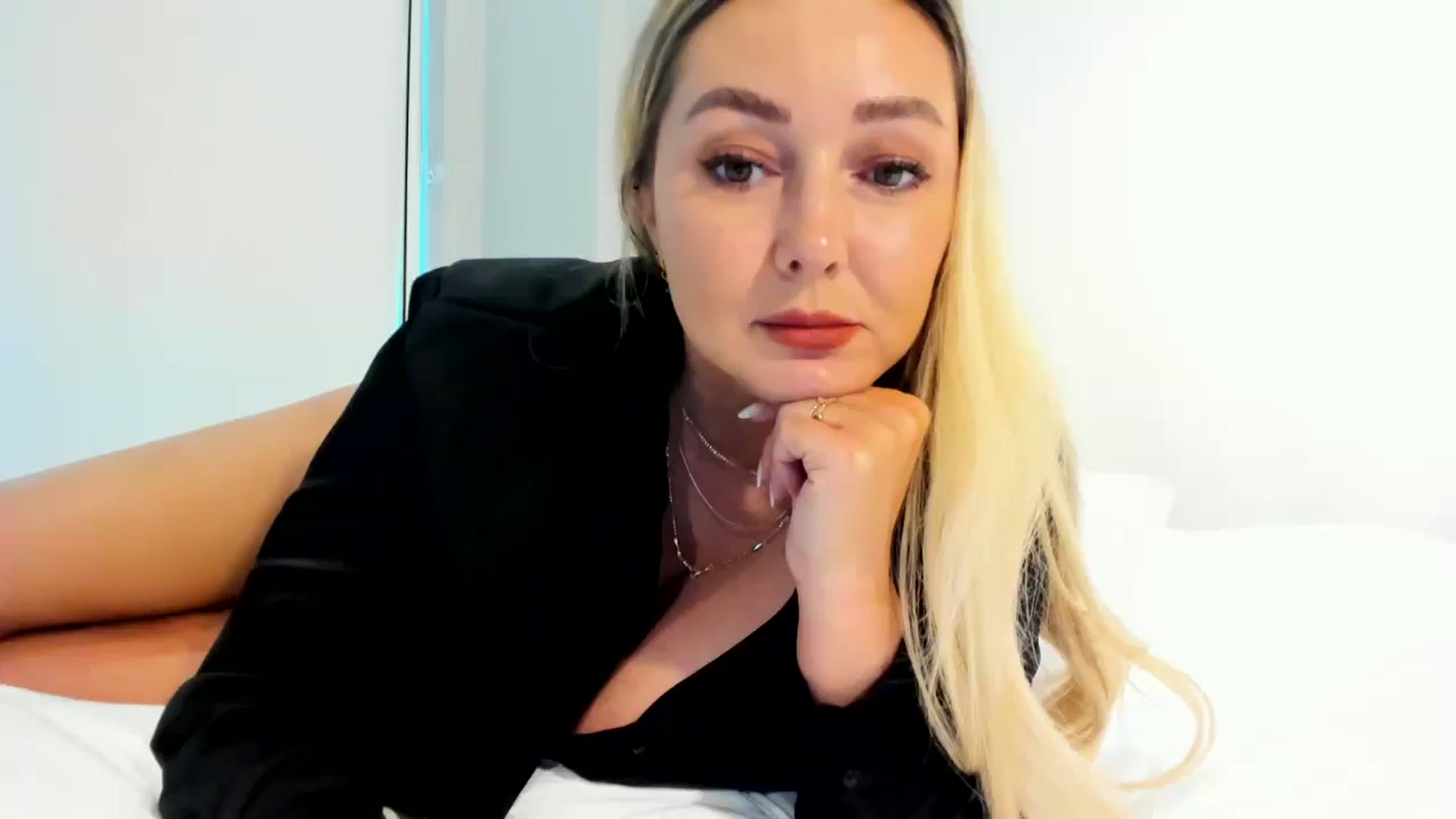 Gallery image thumbnail from Mi_Ha's myfreecams stream on, 06/18/2025, 15:26 image 1 of 20