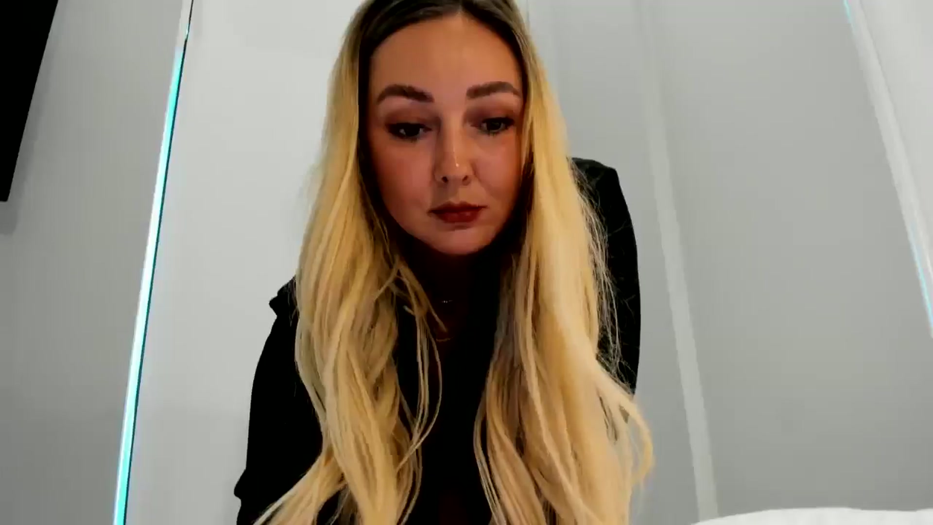Gallery image thumbnail from Mi_Ha's myfreecams stream on, 06/18/2025, 15:26 image 18 of 20