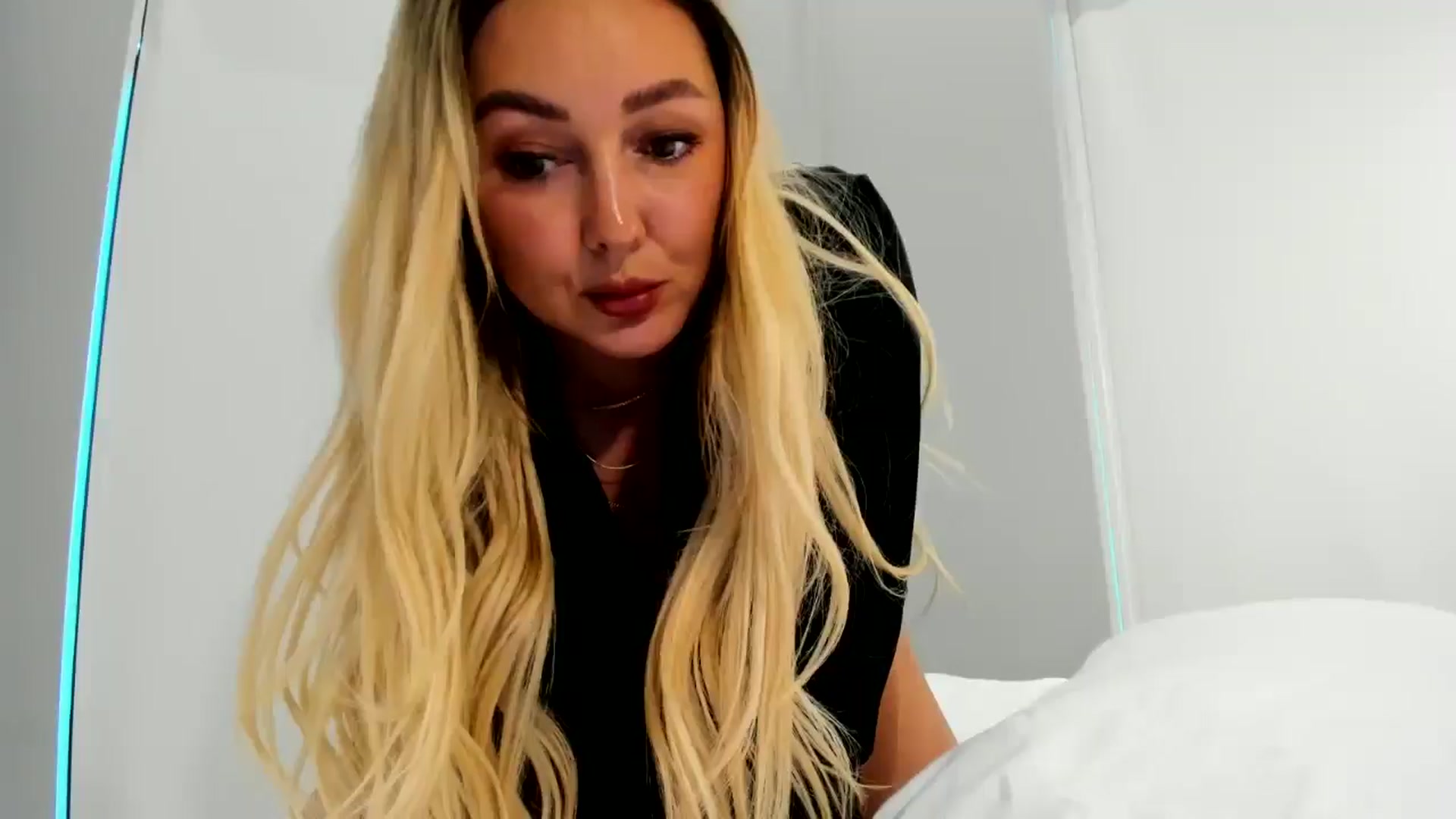 Gallery image thumbnail from Mi_Ha's myfreecams stream on, 06/18/2025, 15:26 image 20 of 20