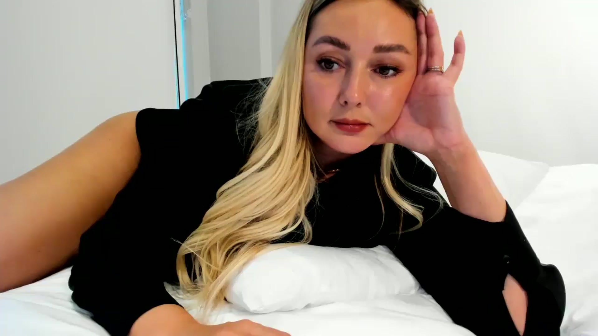 Gallery image thumbnail from Mi_Ha's myfreecams stream on, 06/18/2025, 17:01 image 14 of 20
