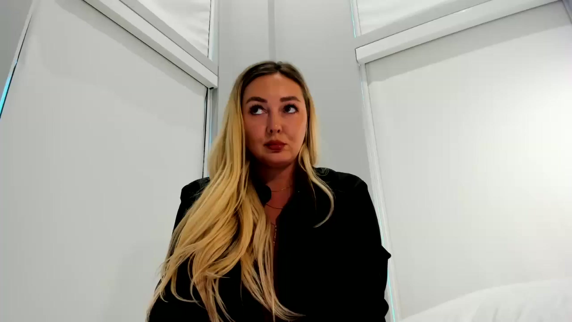 Gallery image thumbnail from Mi_Ha's myfreecams stream on, 06/18/2025, 17:01 image 15 of 20