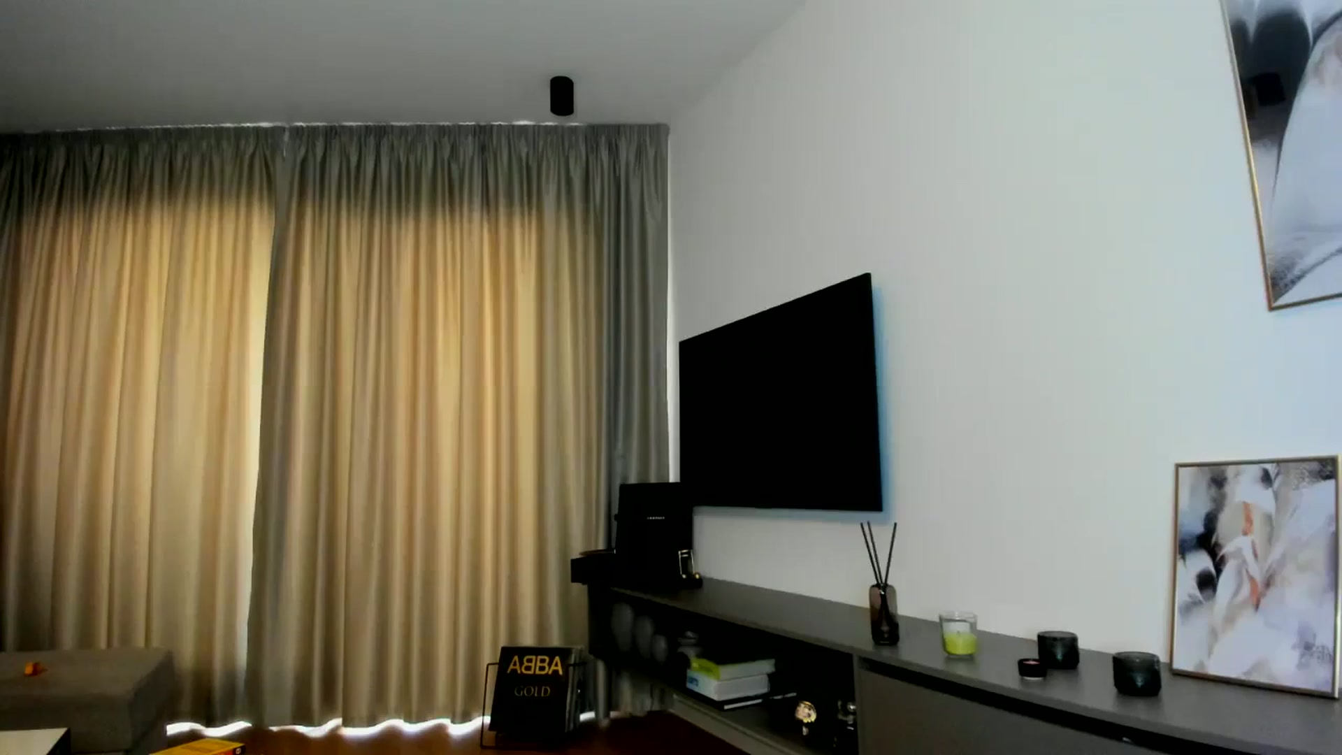 Gallery image thumbnail from Mi_Ha's myfreecams stream on, 06/20/2025, 14:40 image 18 of 20
