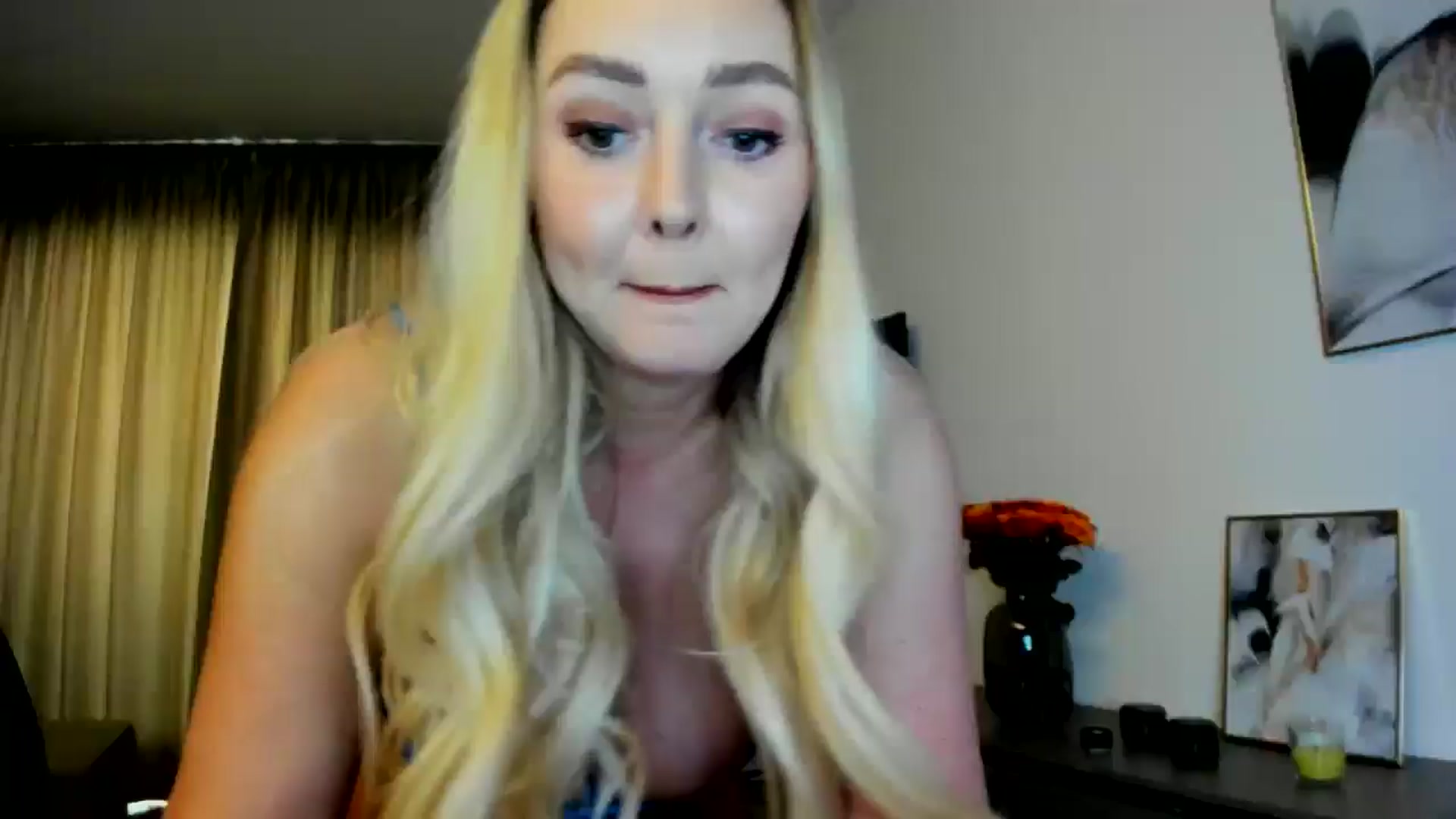 Gallery image thumbnail from Mi_Ha's myfreecams stream on, 06/21/2025, 14:25 image 1 of 20