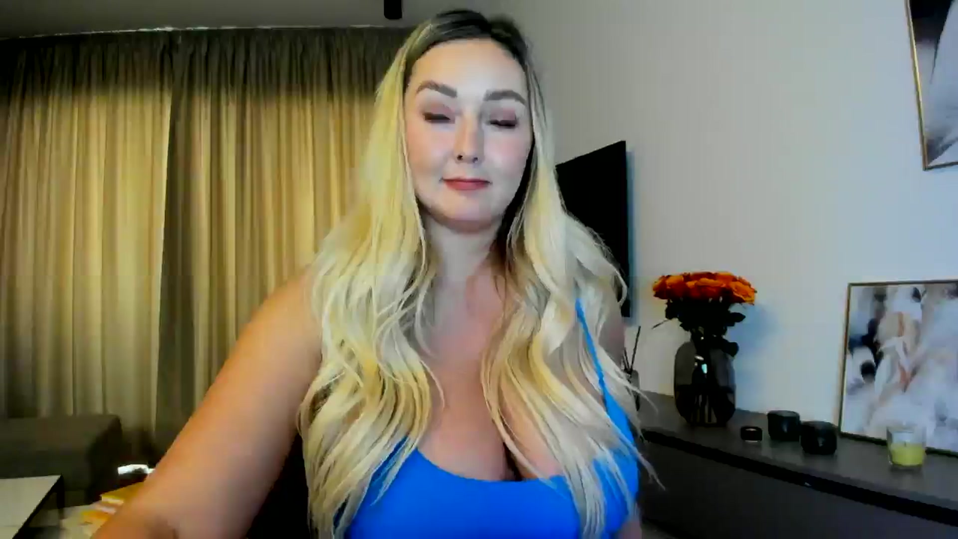 Gallery image thumbnail from Mi_Ha's myfreecams stream on, 06/21/2025, 16:23 image 6 of 20