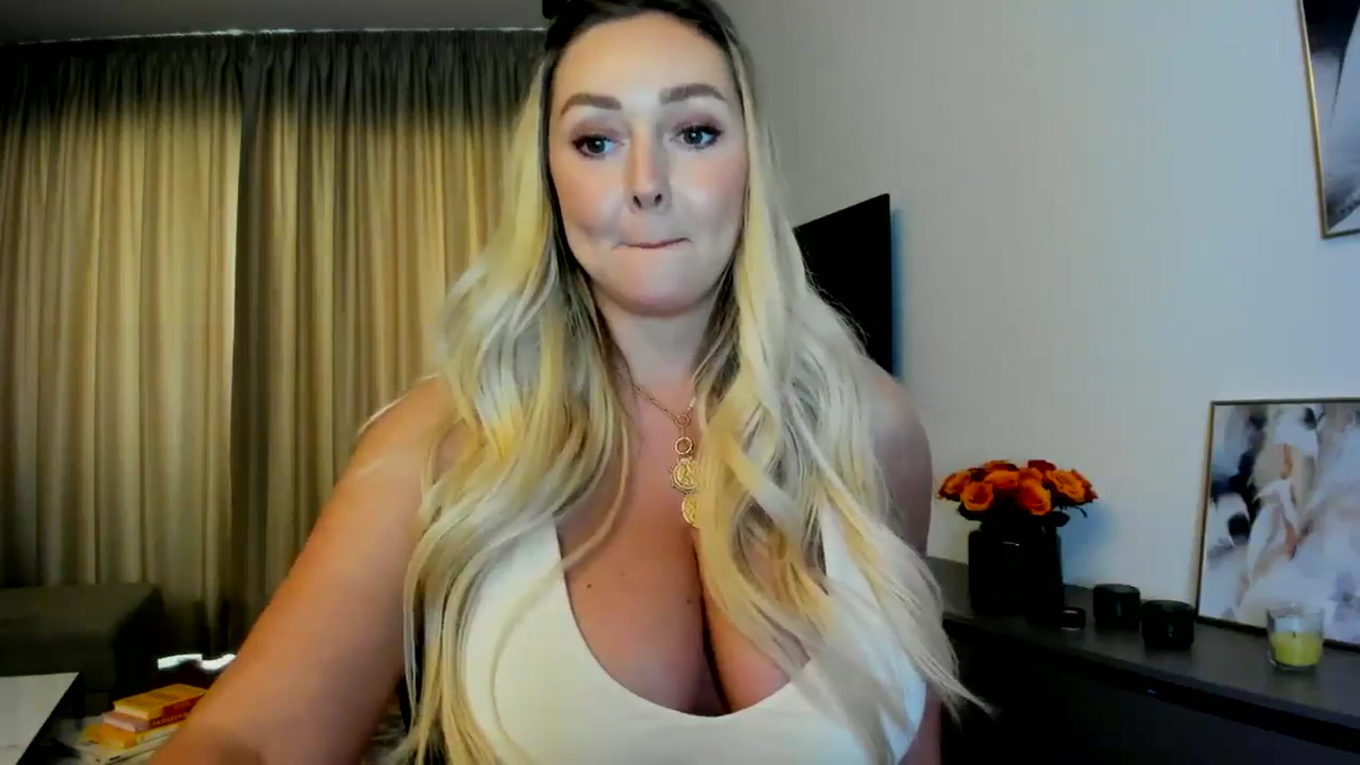 Gallery image thumbnail from Mi_Ha's myfreecams stream on, 06/22/2025, 15:53 image 4 of 20