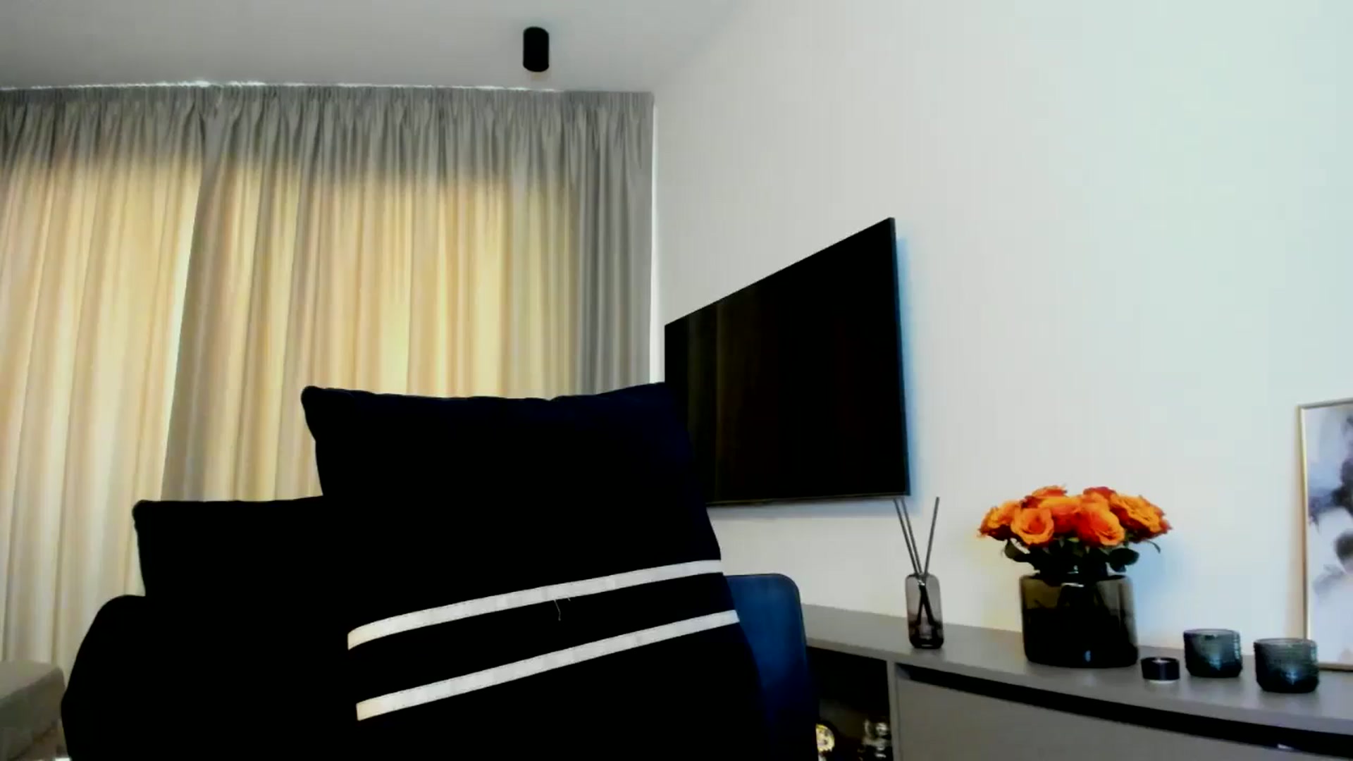 Gallery image thumbnail from Mi_Ha's myfreecams stream on, 06/22/2025, 15:53 image 8 of 20