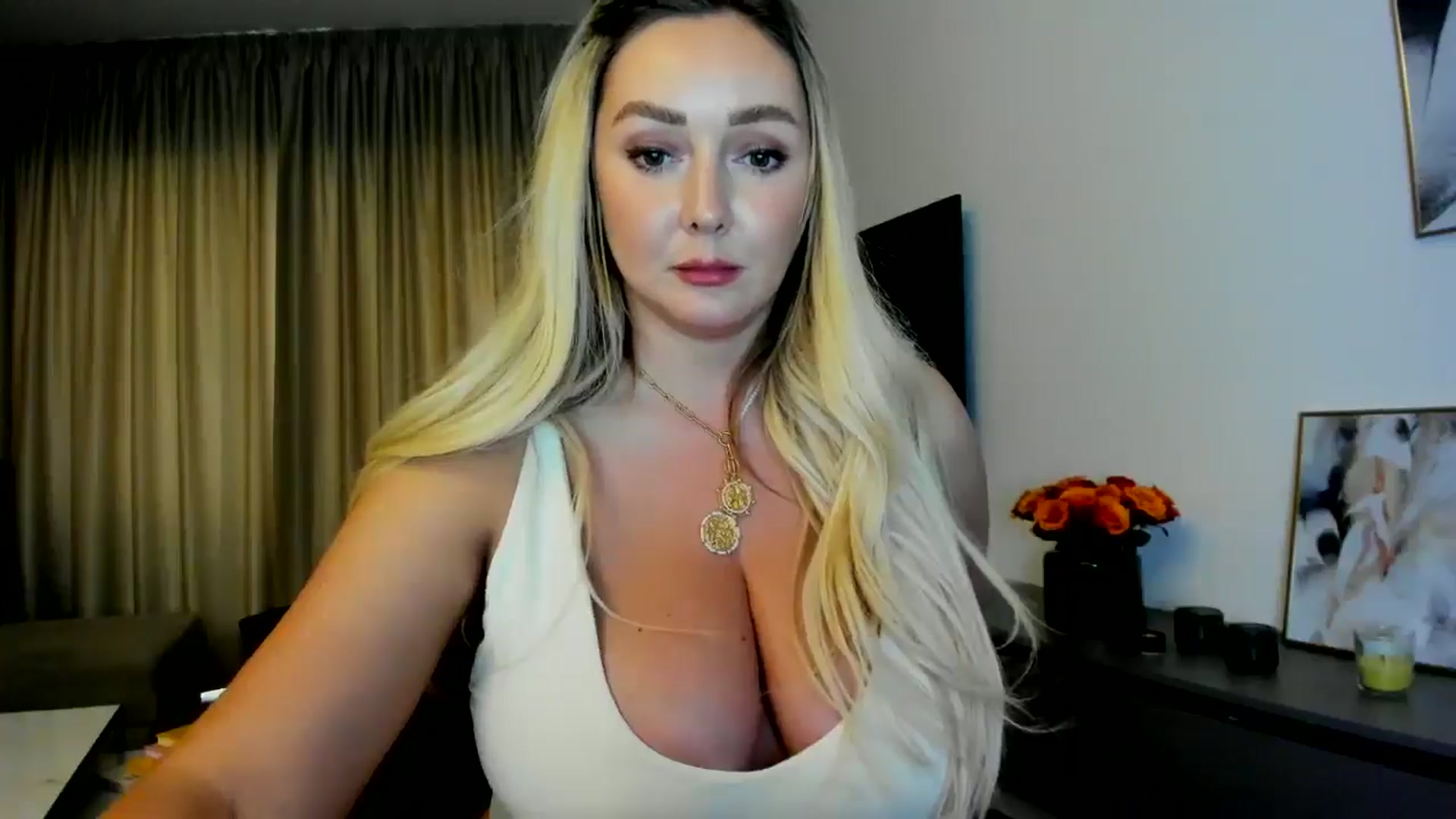 Gallery image thumbnail from Mi_Ha's myfreecams stream on, 06/22/2025, 16:43 image 11 of 20
