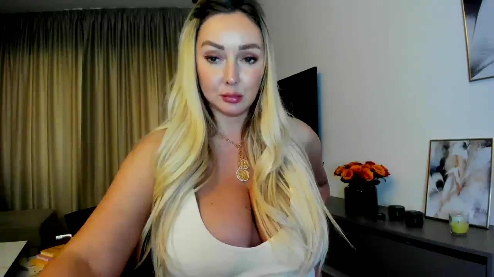 Gallery image thumbnail from Mi_Ha's myfreecams stream on, 06/22/2025, 16:43 image 17 of 20