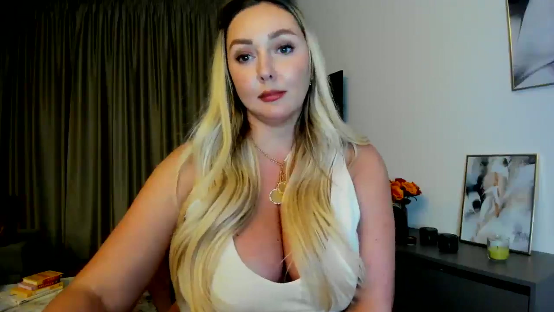 Gallery image thumbnail from Mi_Ha's myfreecams stream on, 06/22/2025, 21:03 image 9 of 20