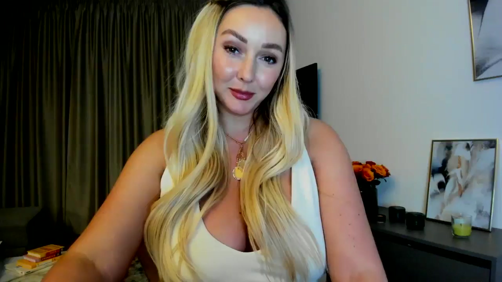 Gallery image thumbnail from Mi_Ha's myfreecams stream on, 06/22/2025, 21:03 image 1 of 20