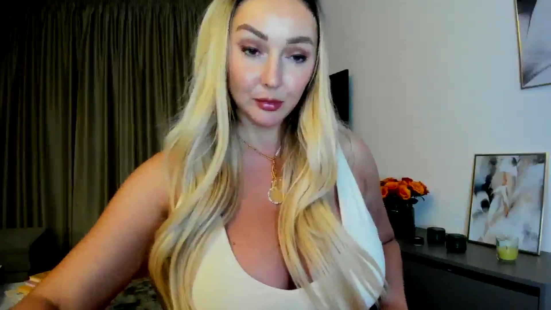 Gallery image thumbnail from Mi_Ha's myfreecams stream on, 06/22/2025, 21:03 image 5 of 20