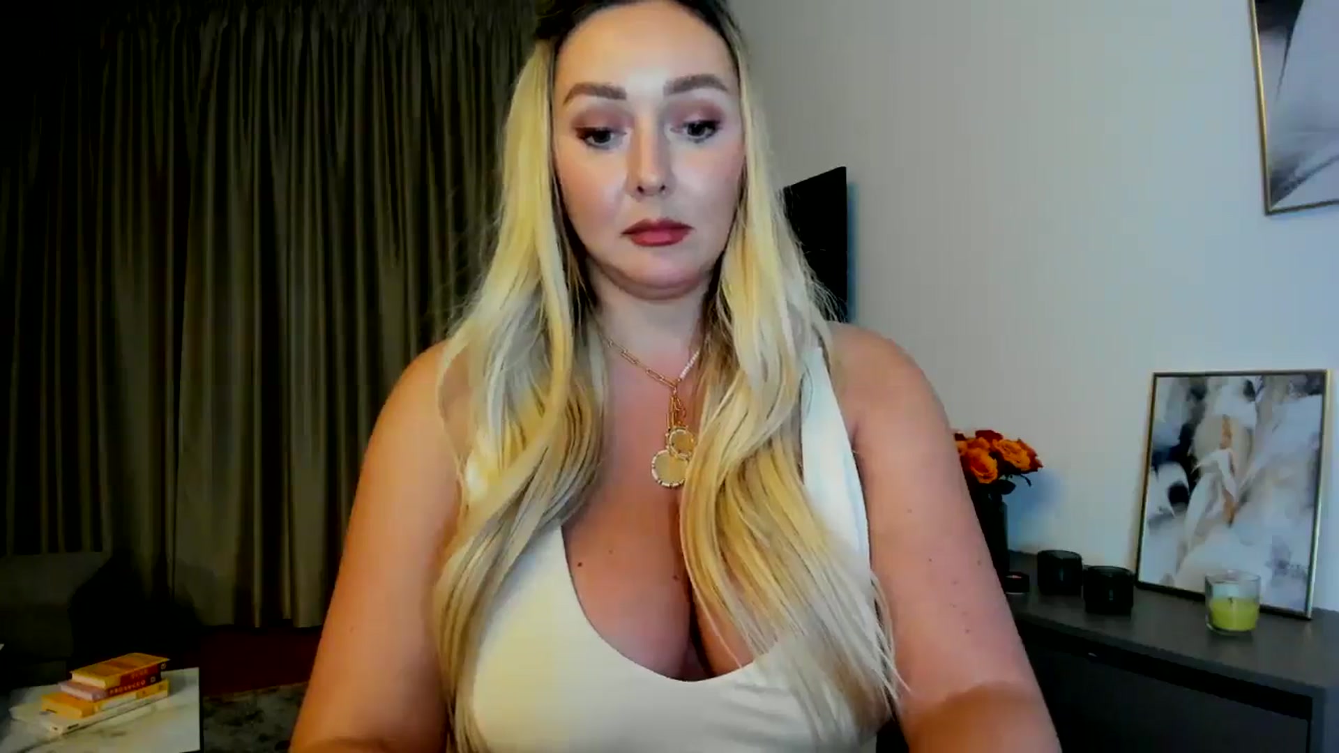 Gallery image thumbnail from Mi_Ha's myfreecams stream on, 06/22/2025, 21:03 image 3 of 20