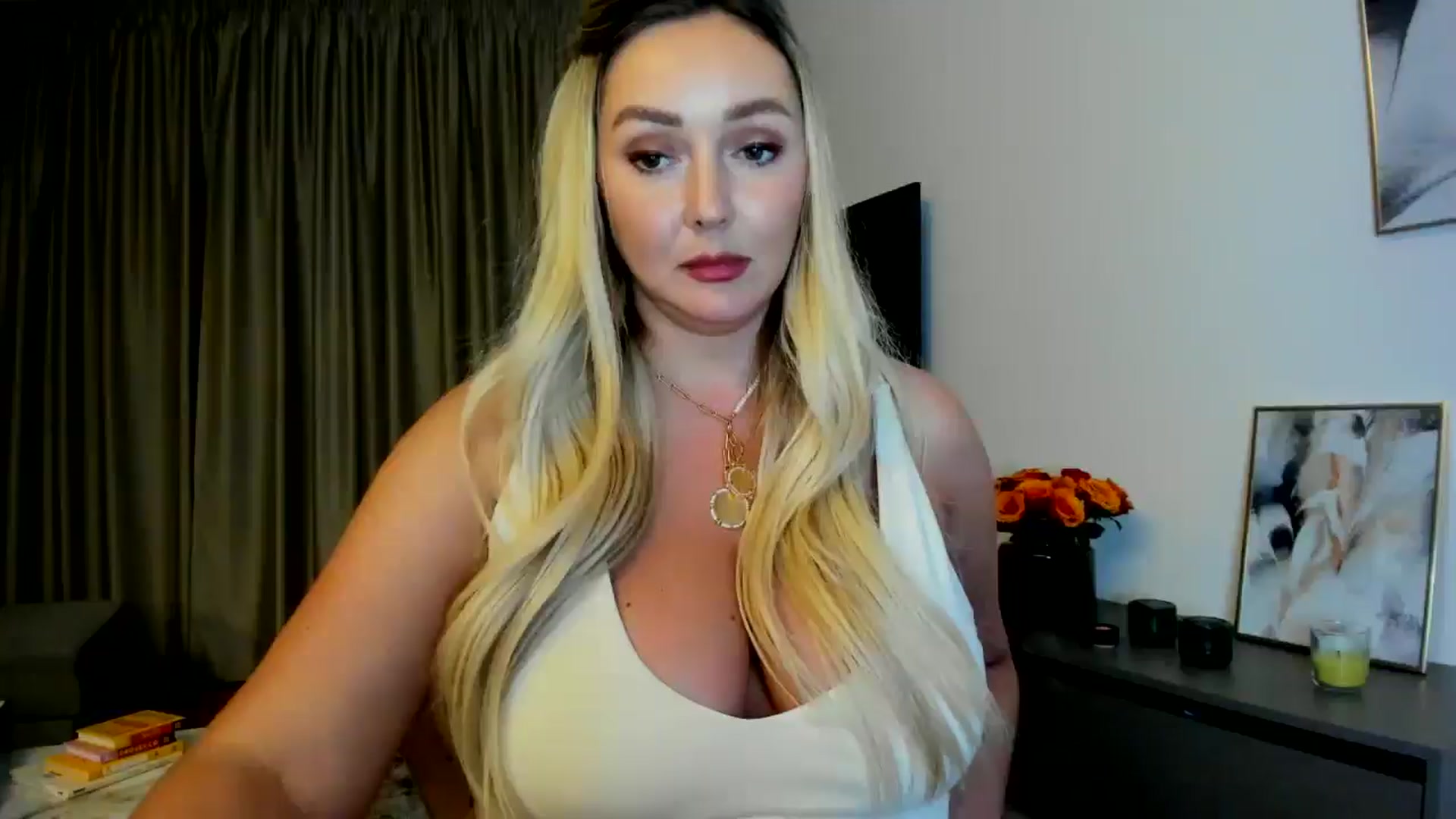 Gallery image thumbnail from Mi_Ha's myfreecams stream on, 06/22/2025, 21:03 image 4 of 20