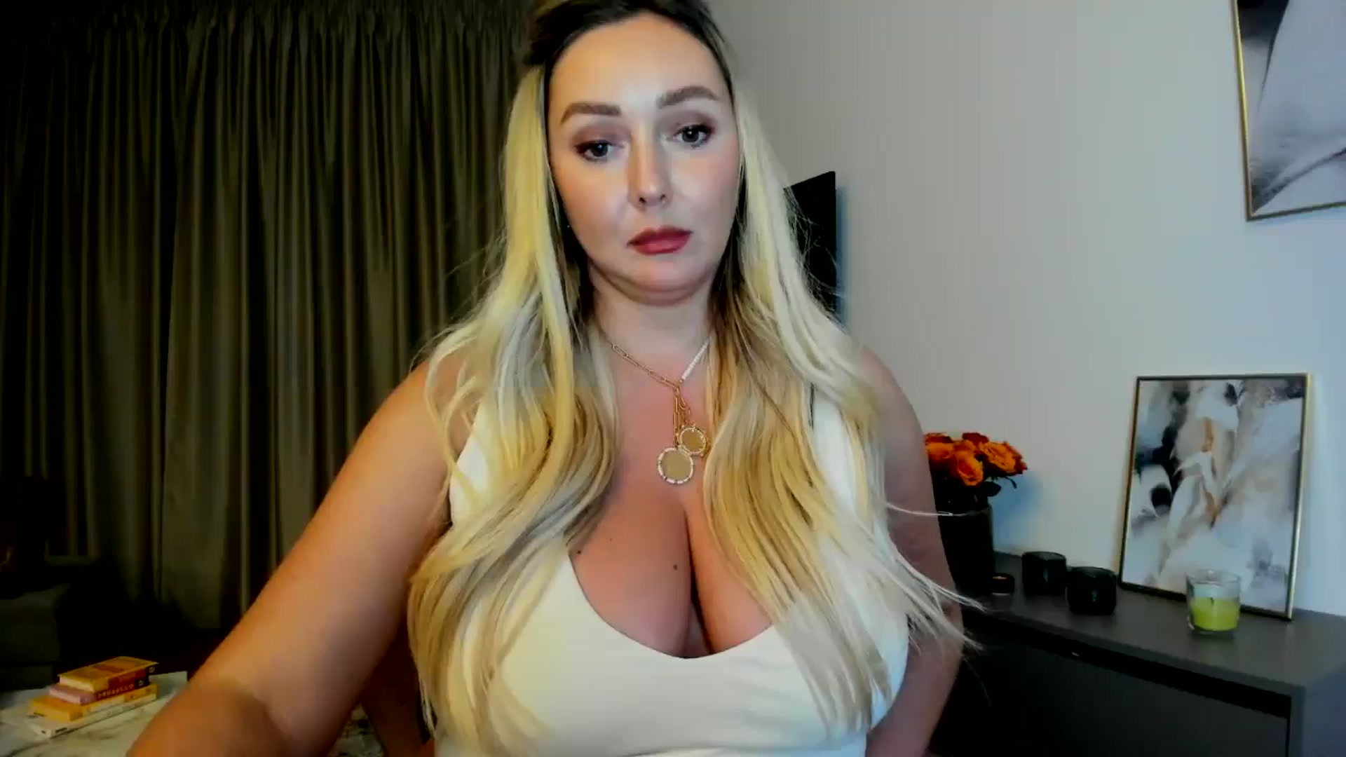 Gallery image thumbnail from Mi_Ha's myfreecams stream on, 06/22/2025, 21:03 image 16 of 20
