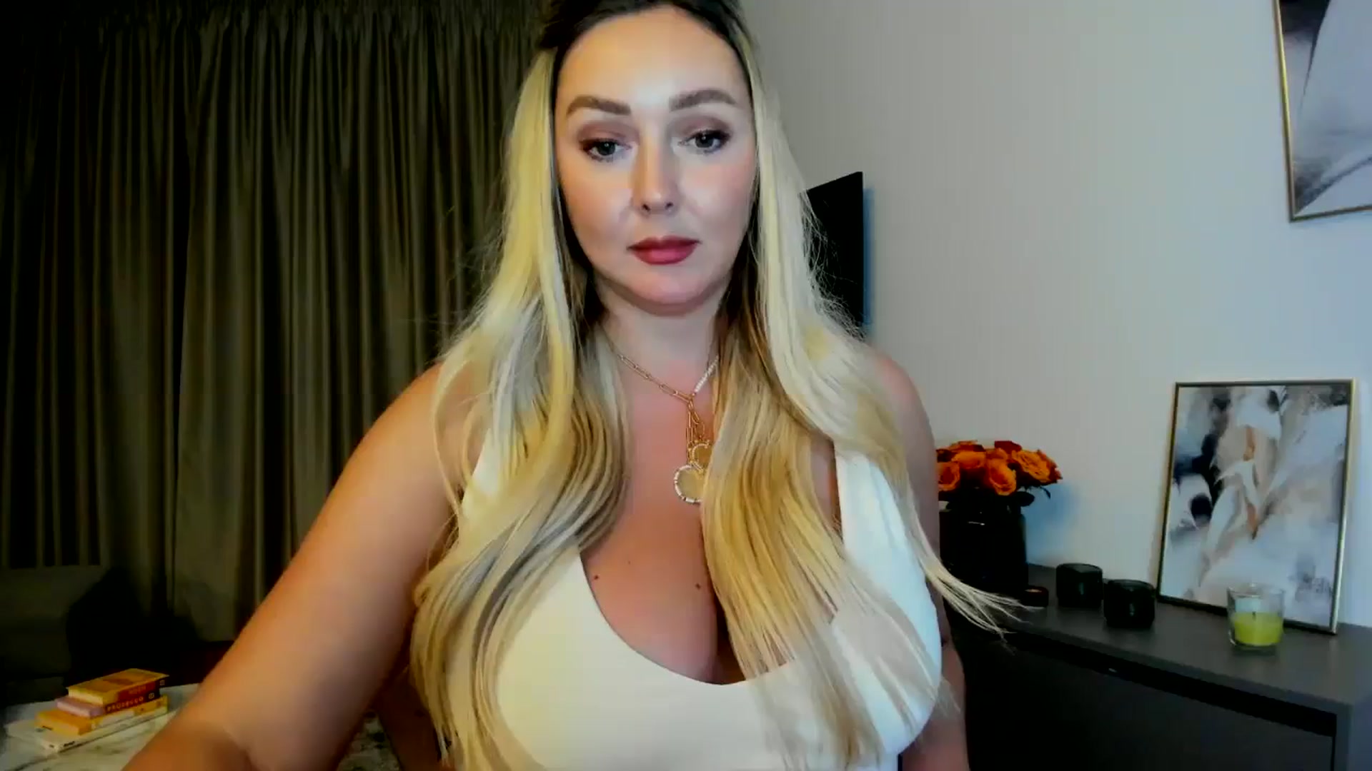 Gallery image thumbnail from Mi_Ha's myfreecams stream on, 06/22/2025, 21:03 image 6 of 20