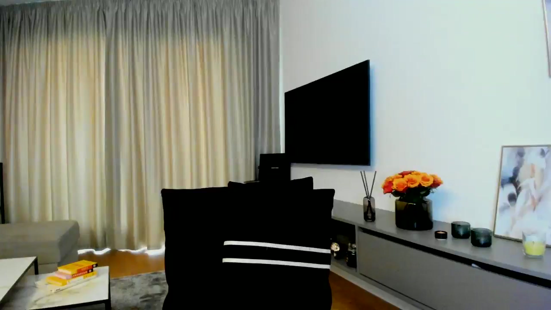Gallery image thumbnail from Mi_Ha's myfreecams stream on, 06/23/2025, 15:35 image 6 of 20