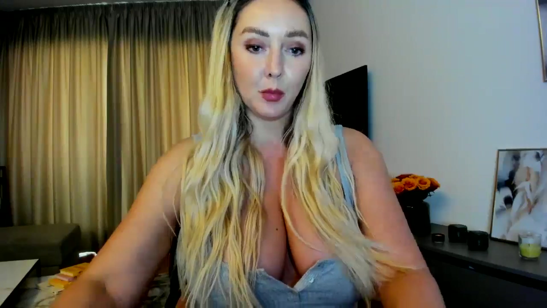 Gallery image thumbnail from Mi_Ha's myfreecams stream on, 06/23/2025, 15:35 image 8 of 20
