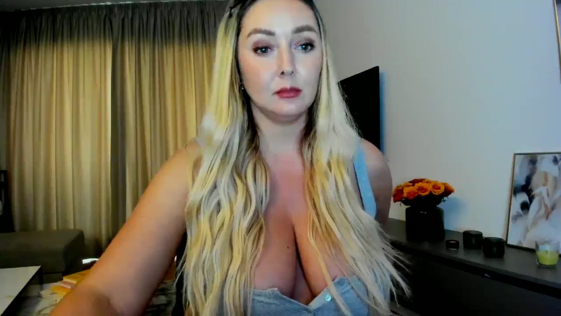 Gallery image thumbnail from Mi_Ha's myfreecams stream on, 06/23/2025, 15:35 image 12 of 20