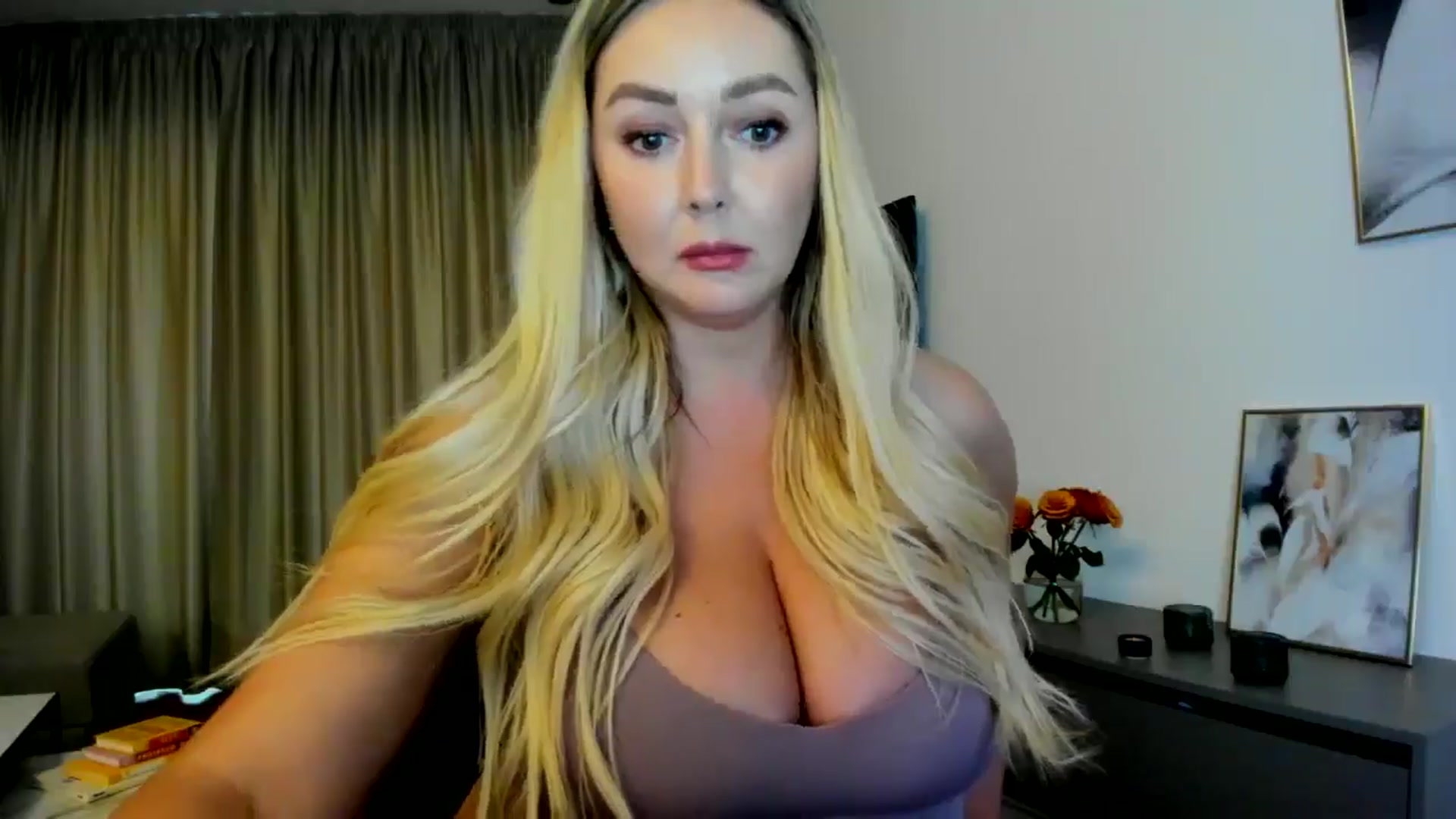 Gallery image thumbnail from Mi_Ha's myfreecams stream on, 06/25/2025, 15:44 image 12 of 20