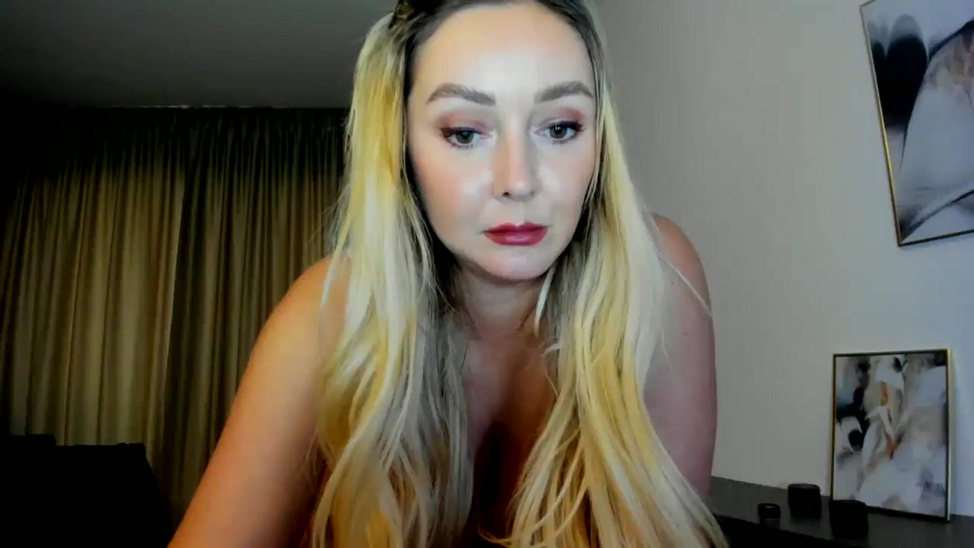 Gallery image thumbnail from Mi_Ha's myfreecams stream on, 06/26/2025, 16:51 image 7 of 20
