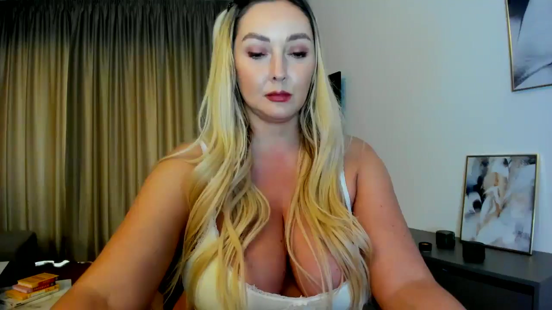Gallery image thumbnail from Mi_Ha's myfreecams stream on, 06/26/2025, 16:51 image 16 of 20