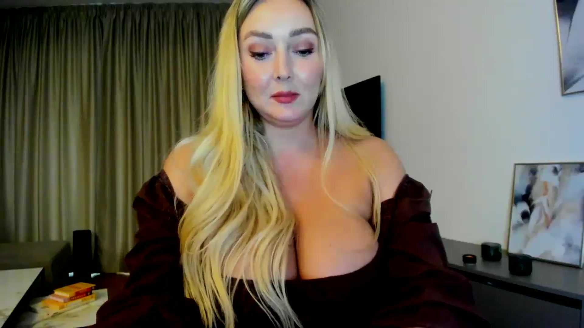 Gallery image thumbnail from Mi_Ha's myfreecams stream on, 06/27/2025, 16:56 image 14 of 20