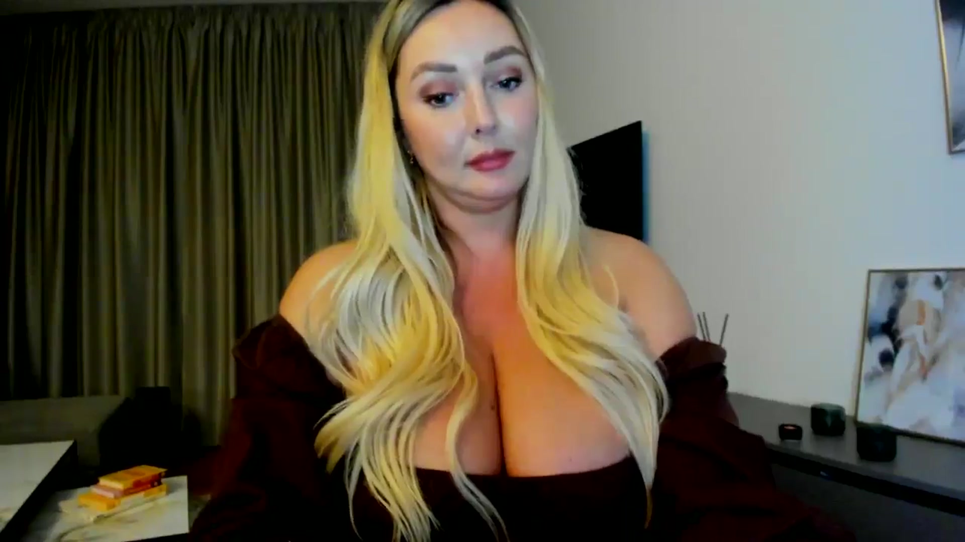 Gallery image thumbnail from Mi_Ha's myfreecams stream on, 06/27/2025, 21:48 image 18 of 20