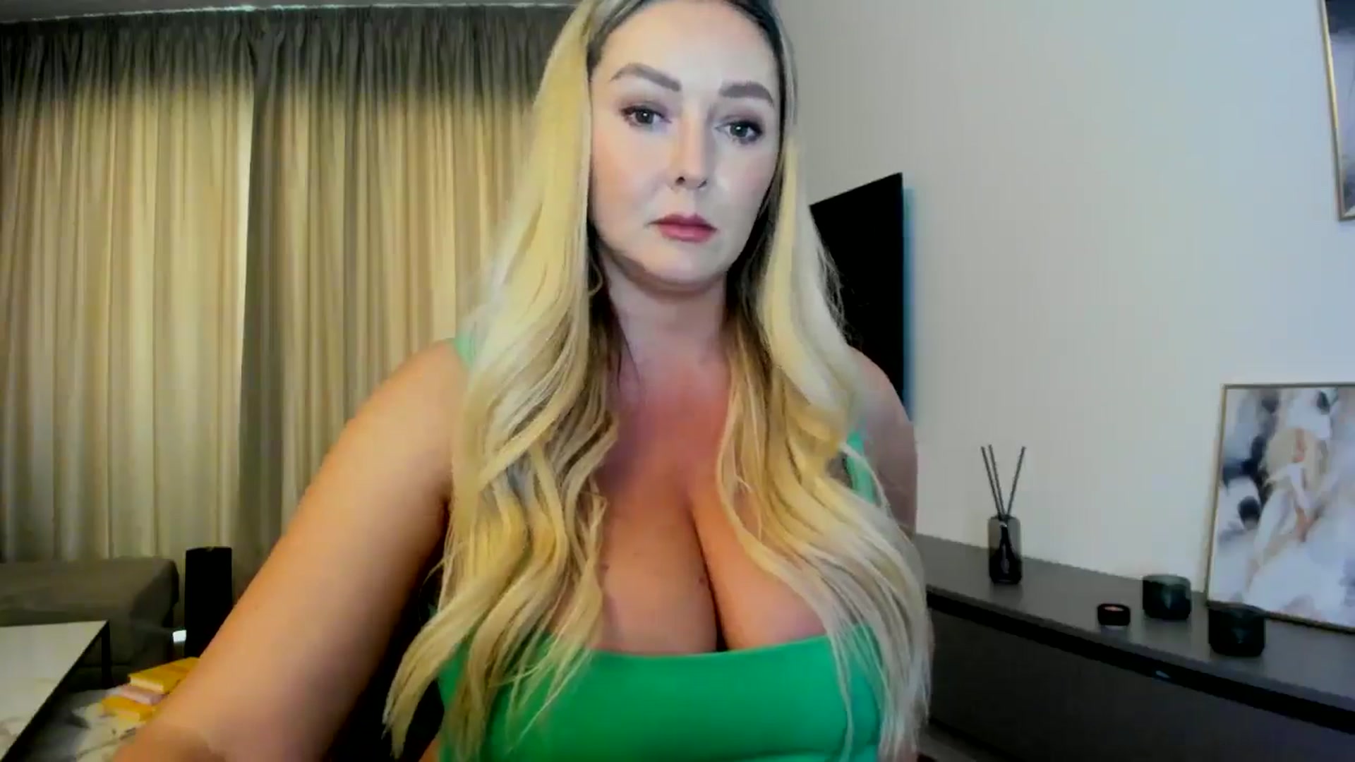 Gallery image thumbnail from Mi_Ha's myfreecams stream on, 06/28/2025, 15:38 image 3 of 20
