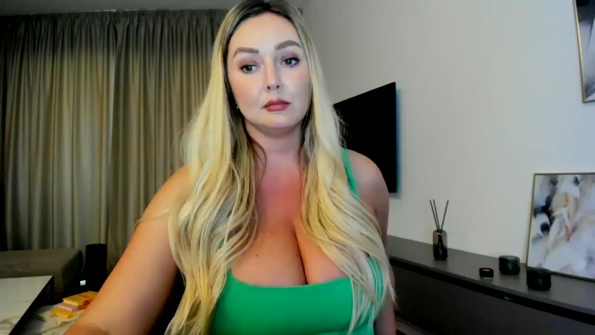 Gallery image thumbnail from Mi_Ha's myfreecams stream on, 06/28/2025, 15:38 image 20 of 20