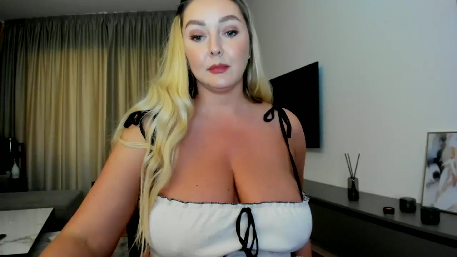 Gallery image thumbnail from Mi_Ha's myfreecams stream on, 07/01/2025, 16:57 image 13 of 20