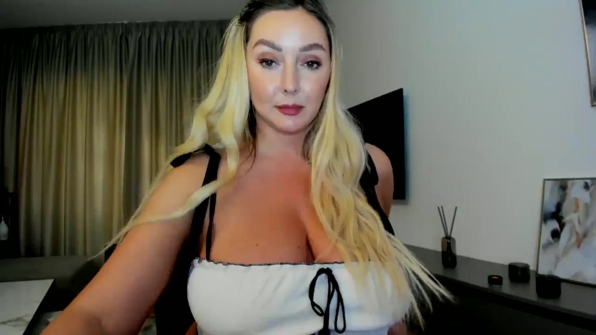 Gallery image thumbnail from Mi_Ha's myfreecams stream on, 07/01/2025, 16:57 image 20 of 20
