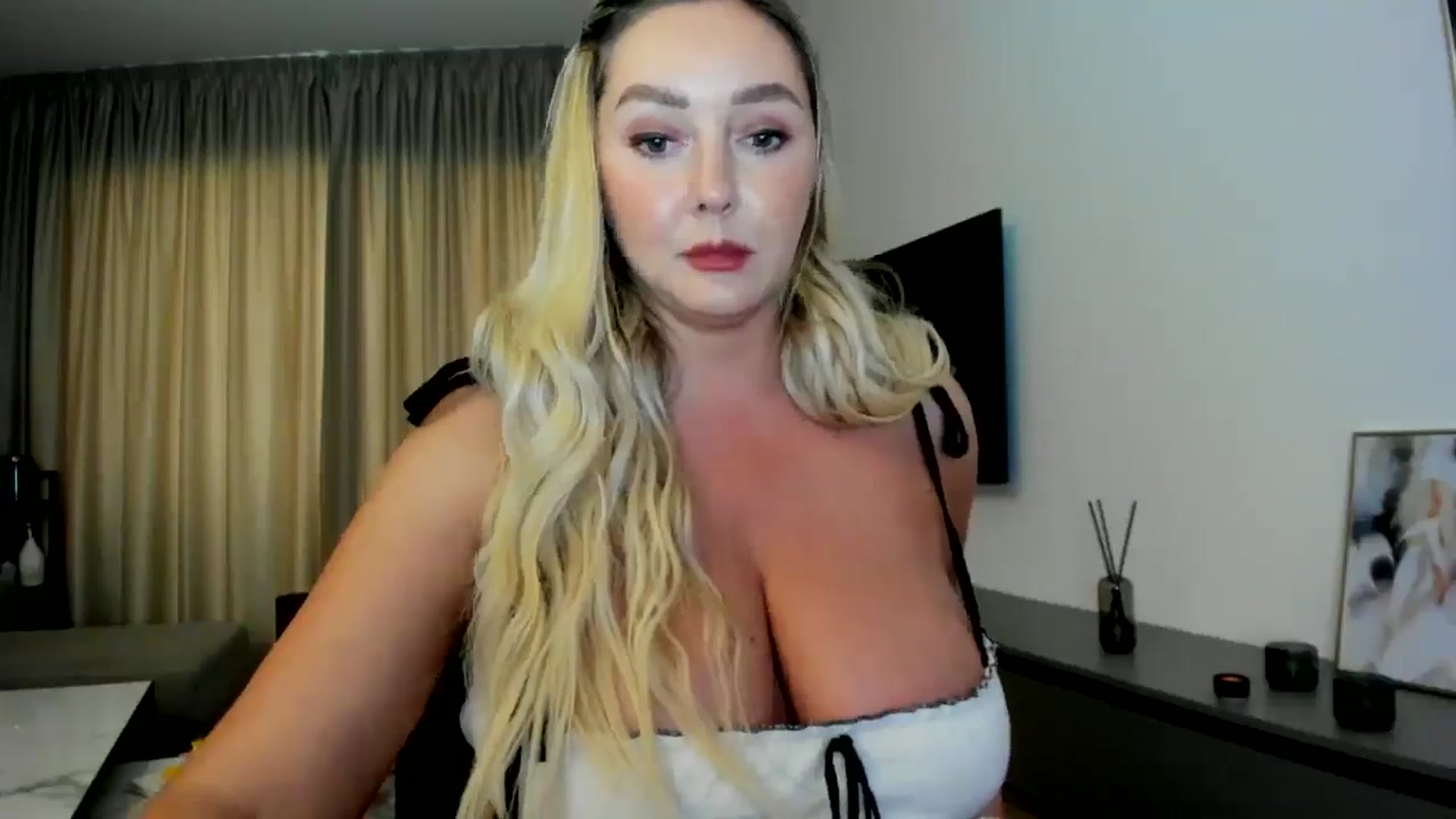 Gallery image thumbnail from Mi_Ha's myfreecams stream on, 07/01/2025, 16:57 image 5 of 20
