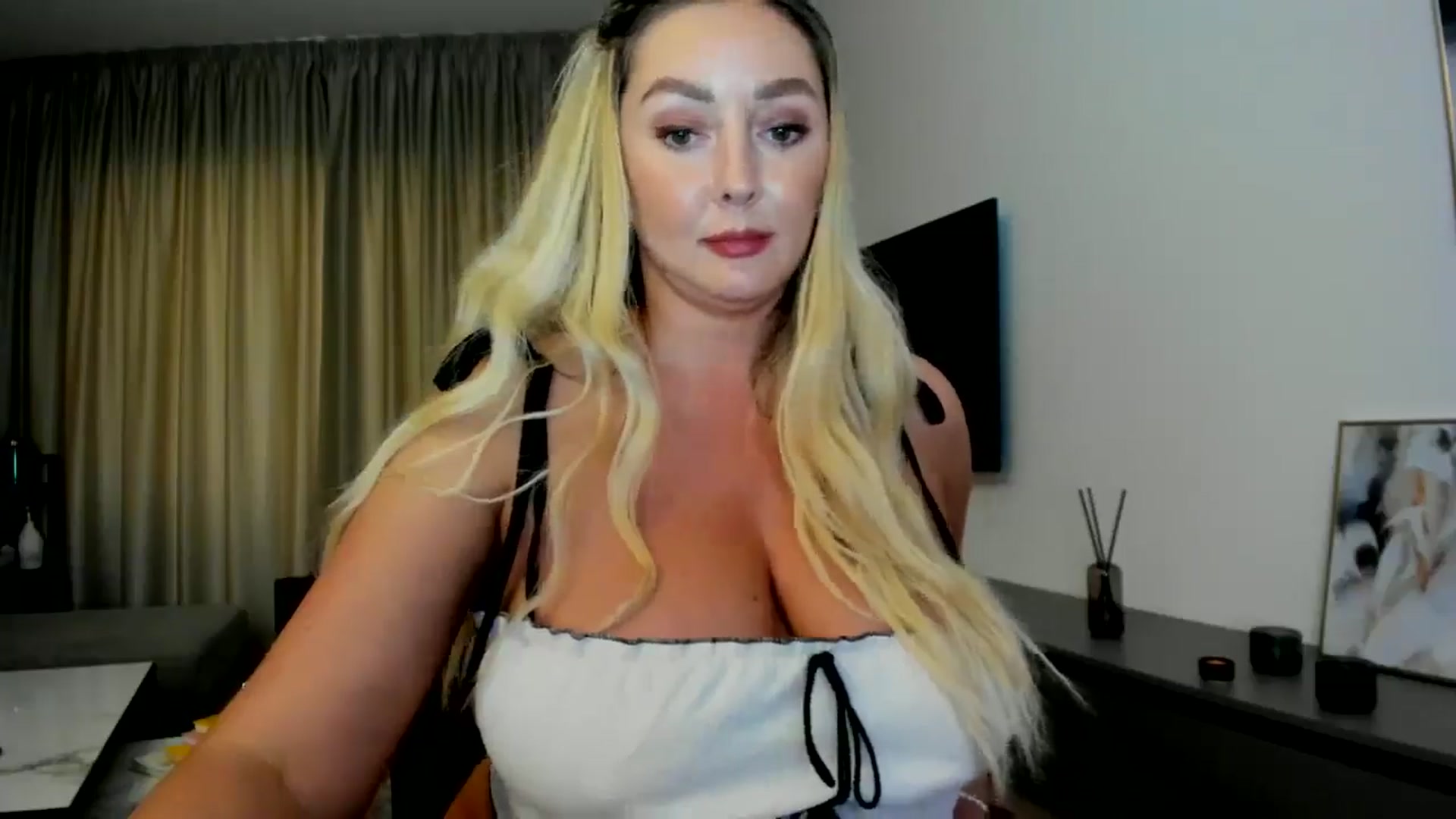 Gallery image thumbnail from Mi_Ha's myfreecams stream on, 07/01/2025, 16:57 image 16 of 20