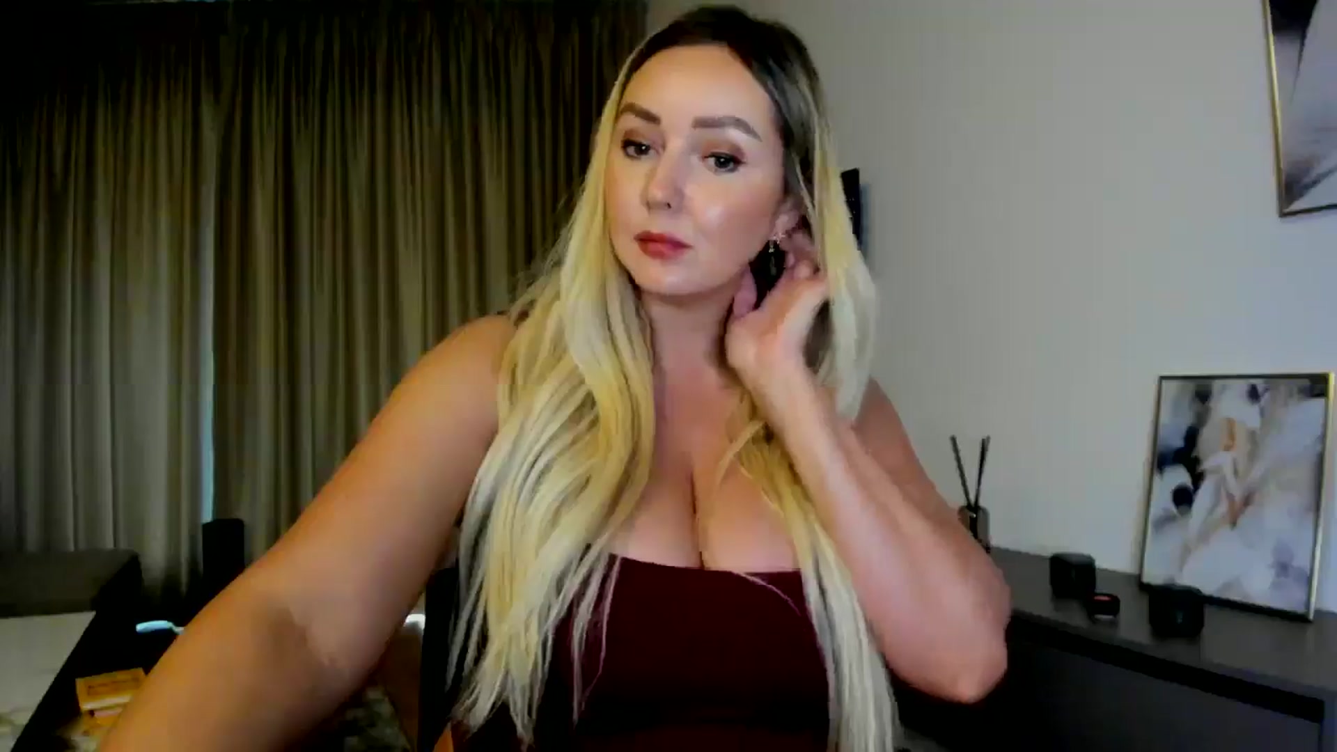 Gallery image thumbnail from Mi_Ha's myfreecams stream on, 07/03/2025, 15:40 image 11 of 20