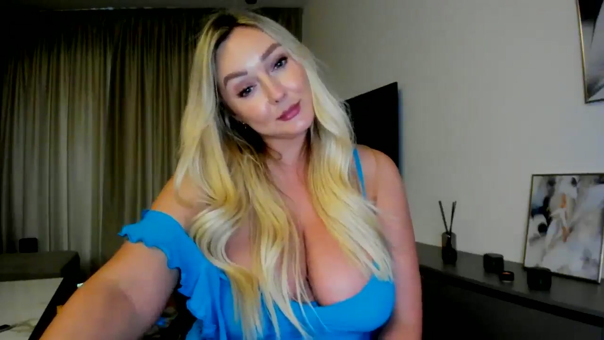 Gallery image thumbnail from Mi_Ha's myfreecams stream on, 07/06/2025, 15:33 image 6 of 20