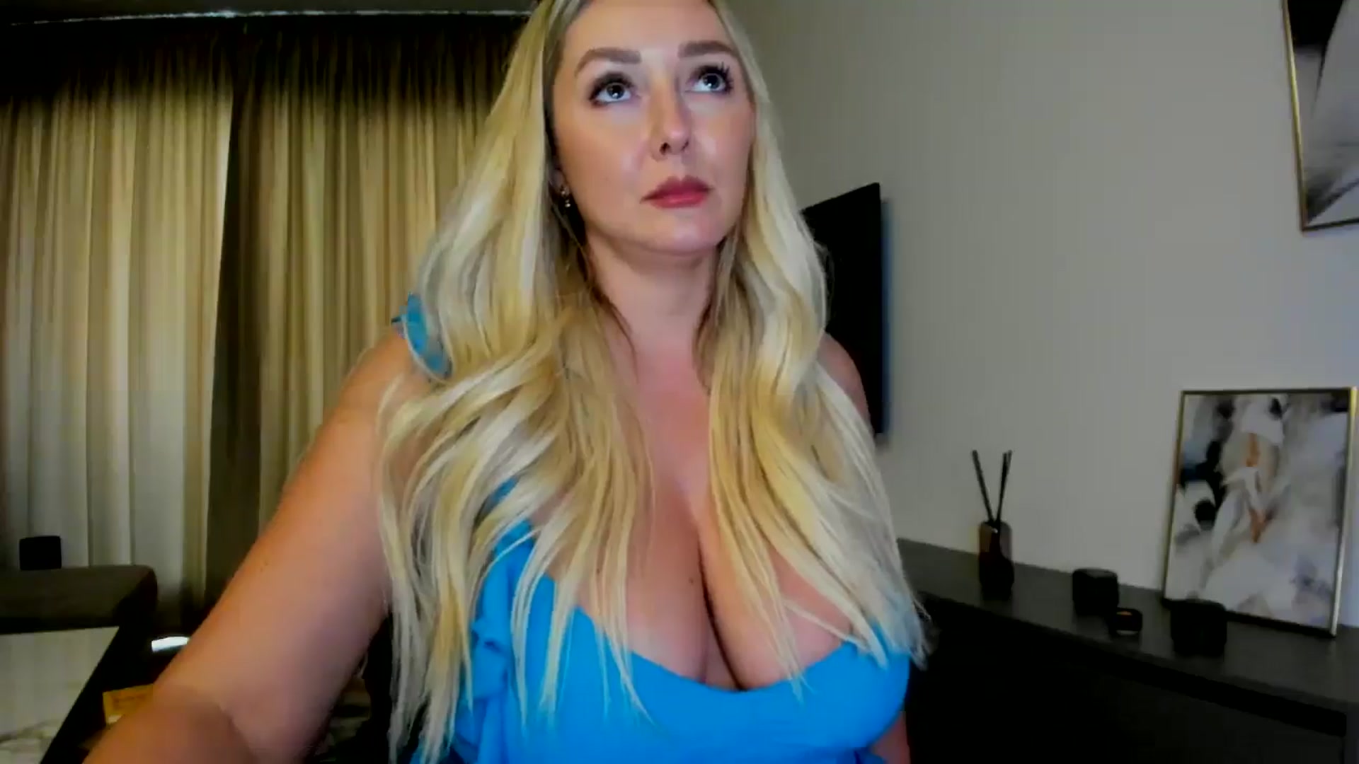 Gallery image thumbnail from Mi_Ha's myfreecams stream on, 07/06/2025, 15:33 image 4 of 20