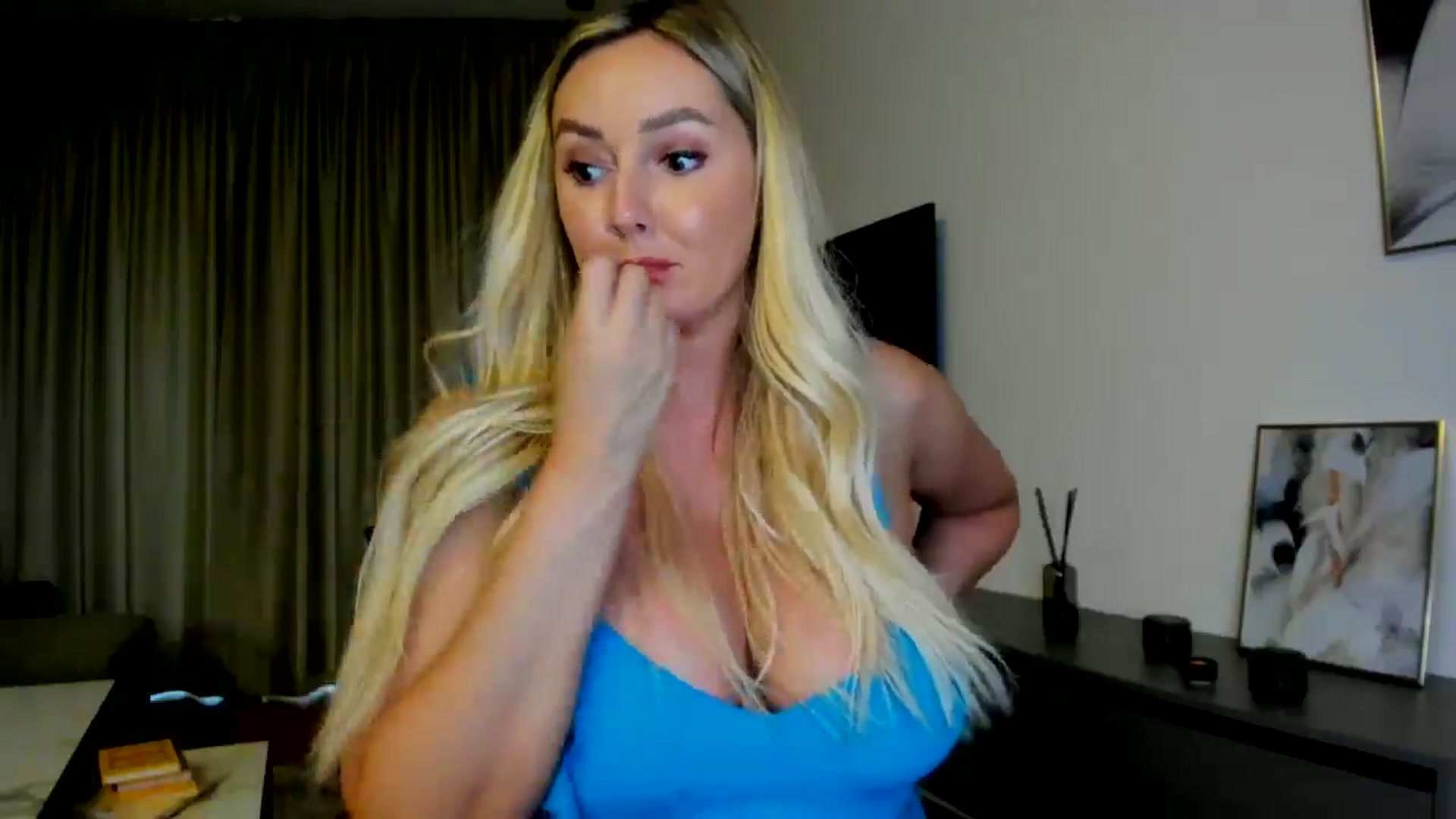 Gallery image thumbnail from Mi_Ha's myfreecams stream on, 07/06/2025, 15:33 image 20 of 20
