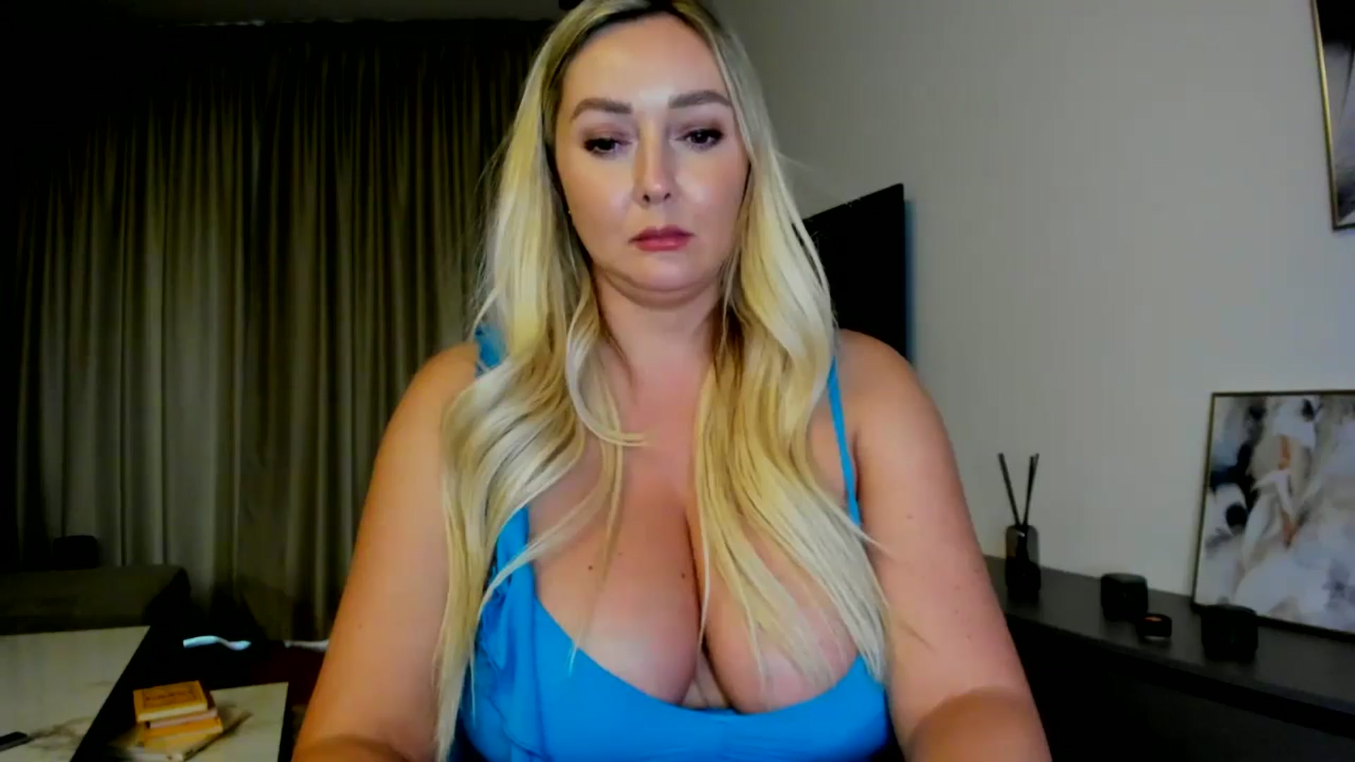 Gallery image thumbnail from Mi_Ha's myfreecams stream on, 07/06/2025, 15:33 image 14 of 20